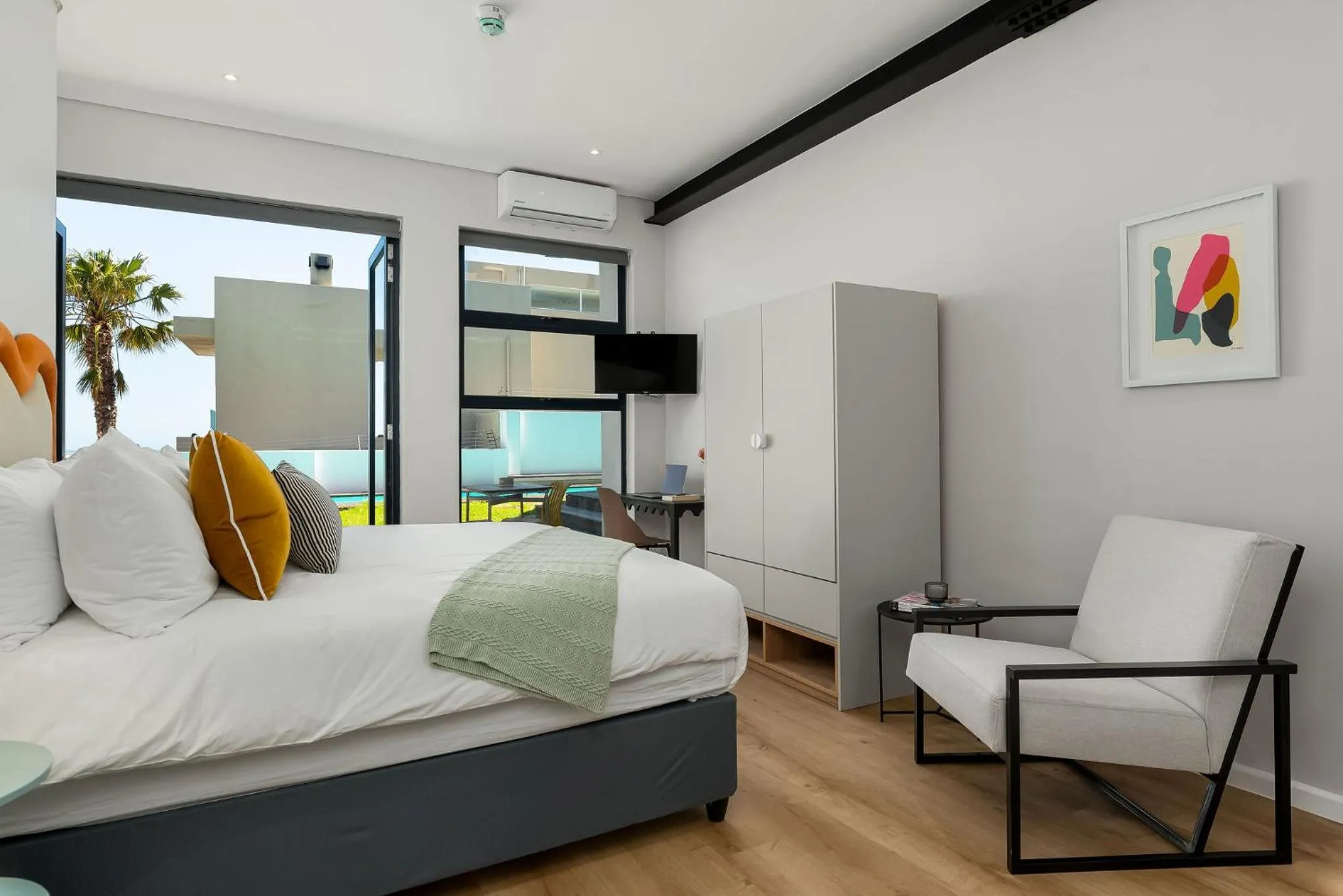 Bed in Neighbourgood 1st Crescent