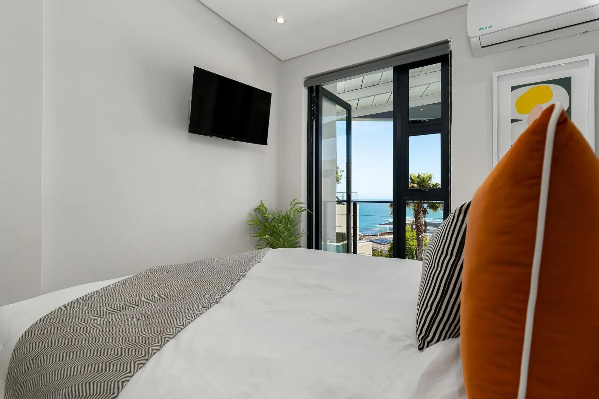 Bed in Neighbourgood 1st Crescent