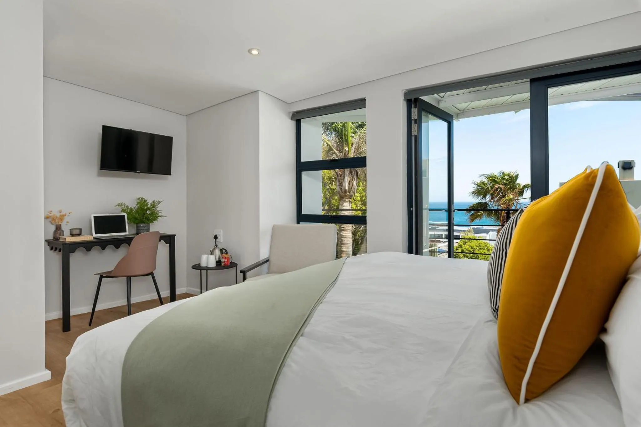 Bed in Neighbourgood 1st Crescent