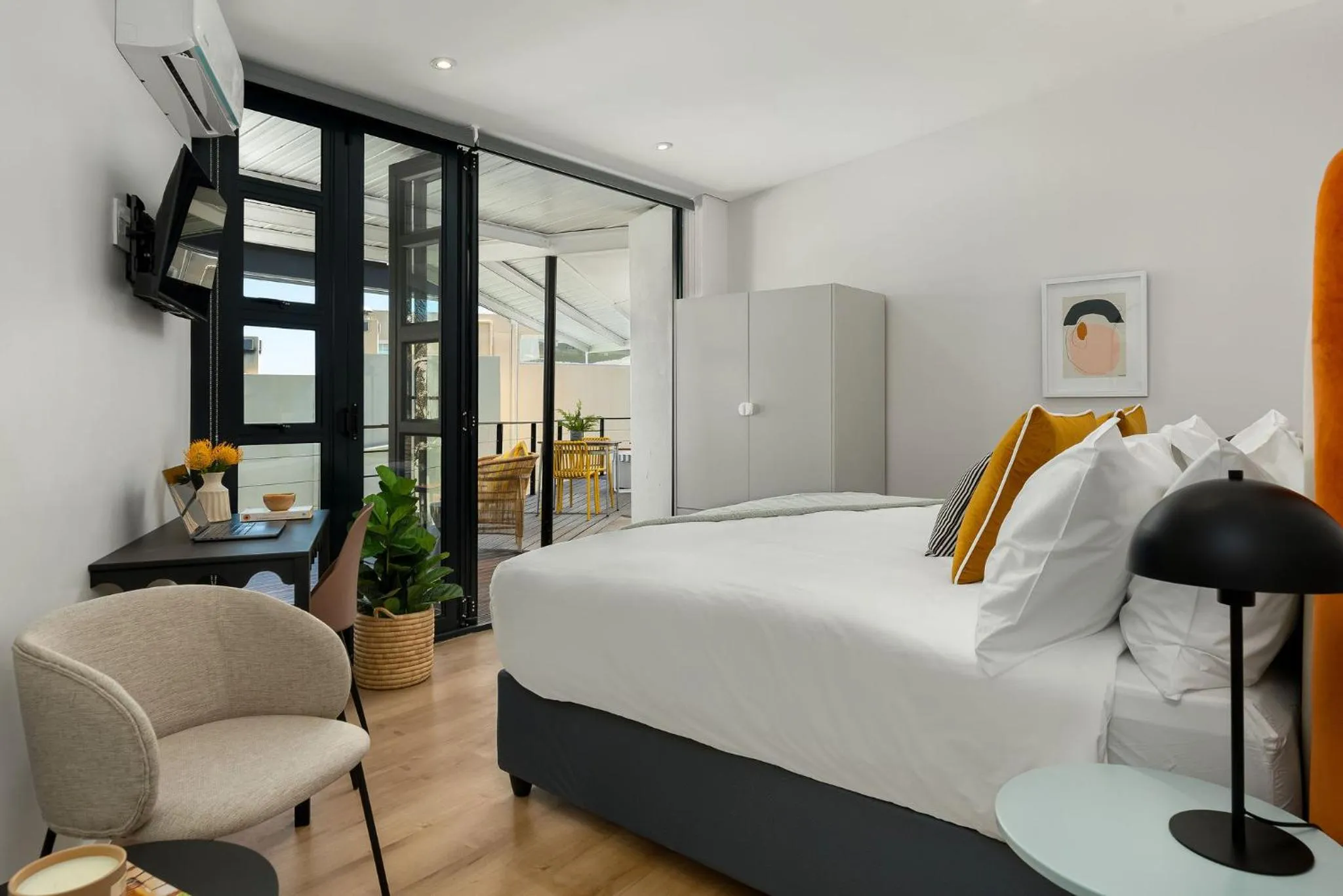 Bed in Neighbourgood 1st Crescent