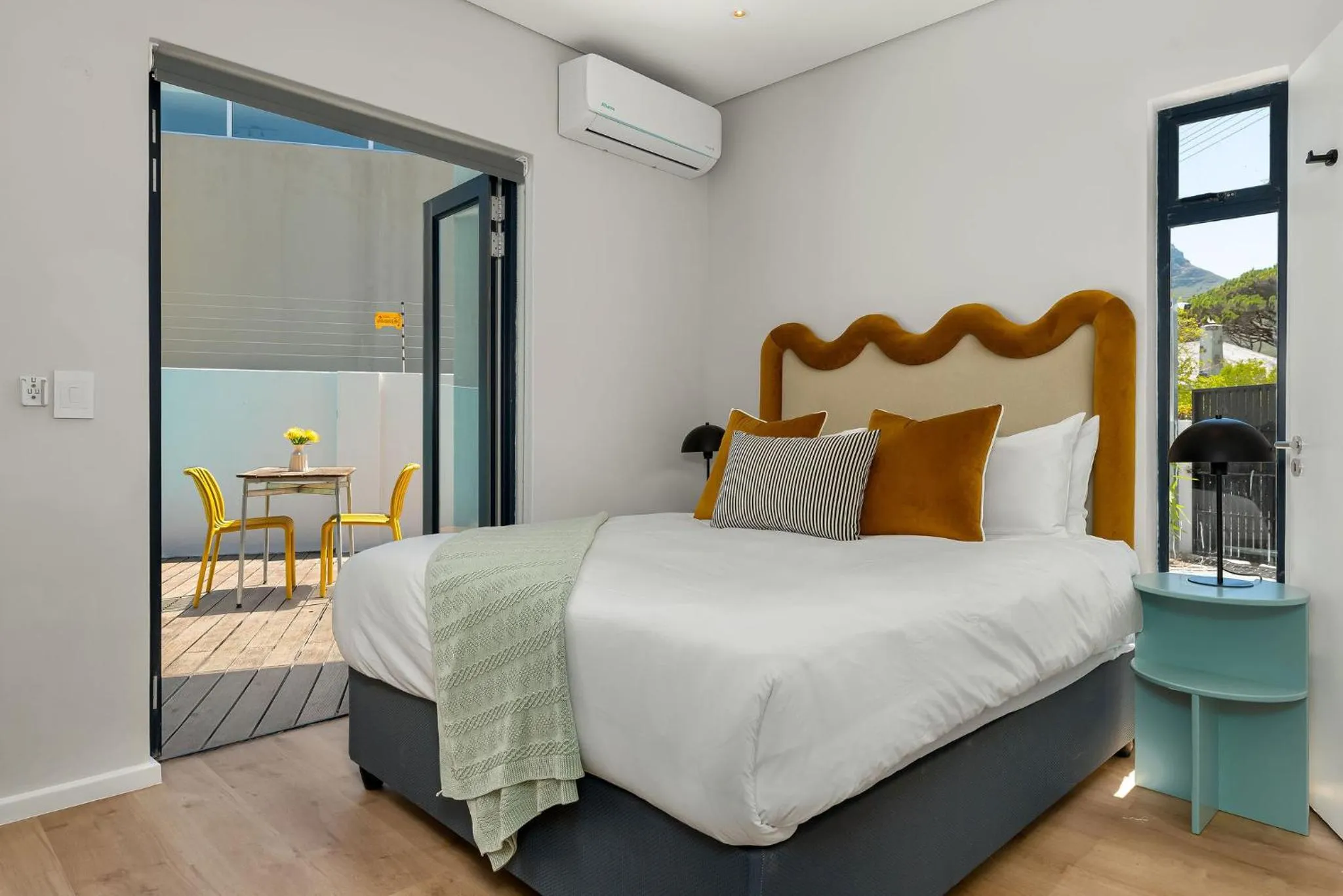 Bed in Neighbourgood 1st Crescent