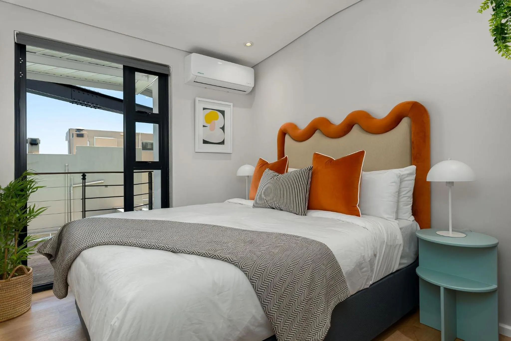 Bed in Neighbourgood 1st Crescent