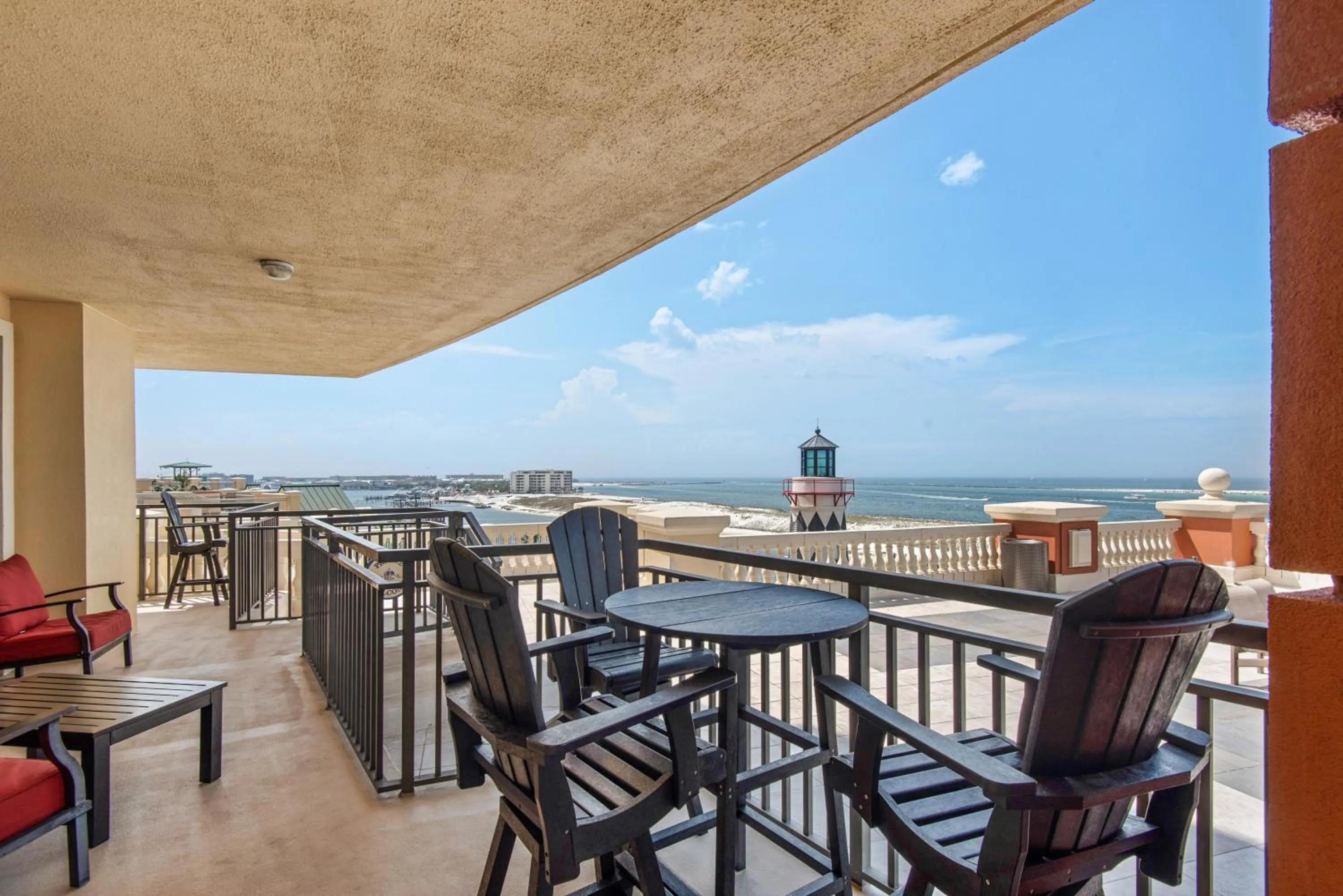 Bright, Corner Unit With Incredible Gulf And Sunset Views!