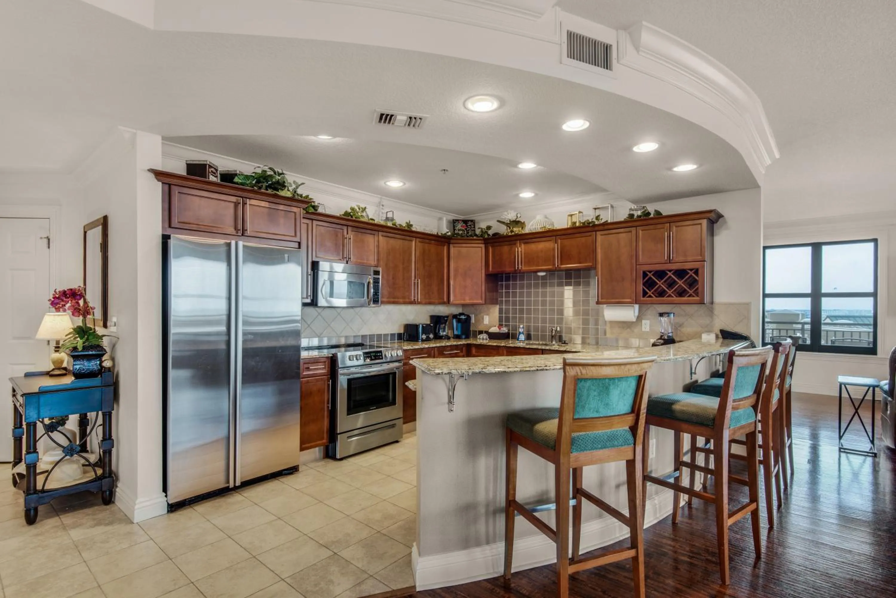 Bright, Corner Unit With Incredible Gulf And Sunset Views!