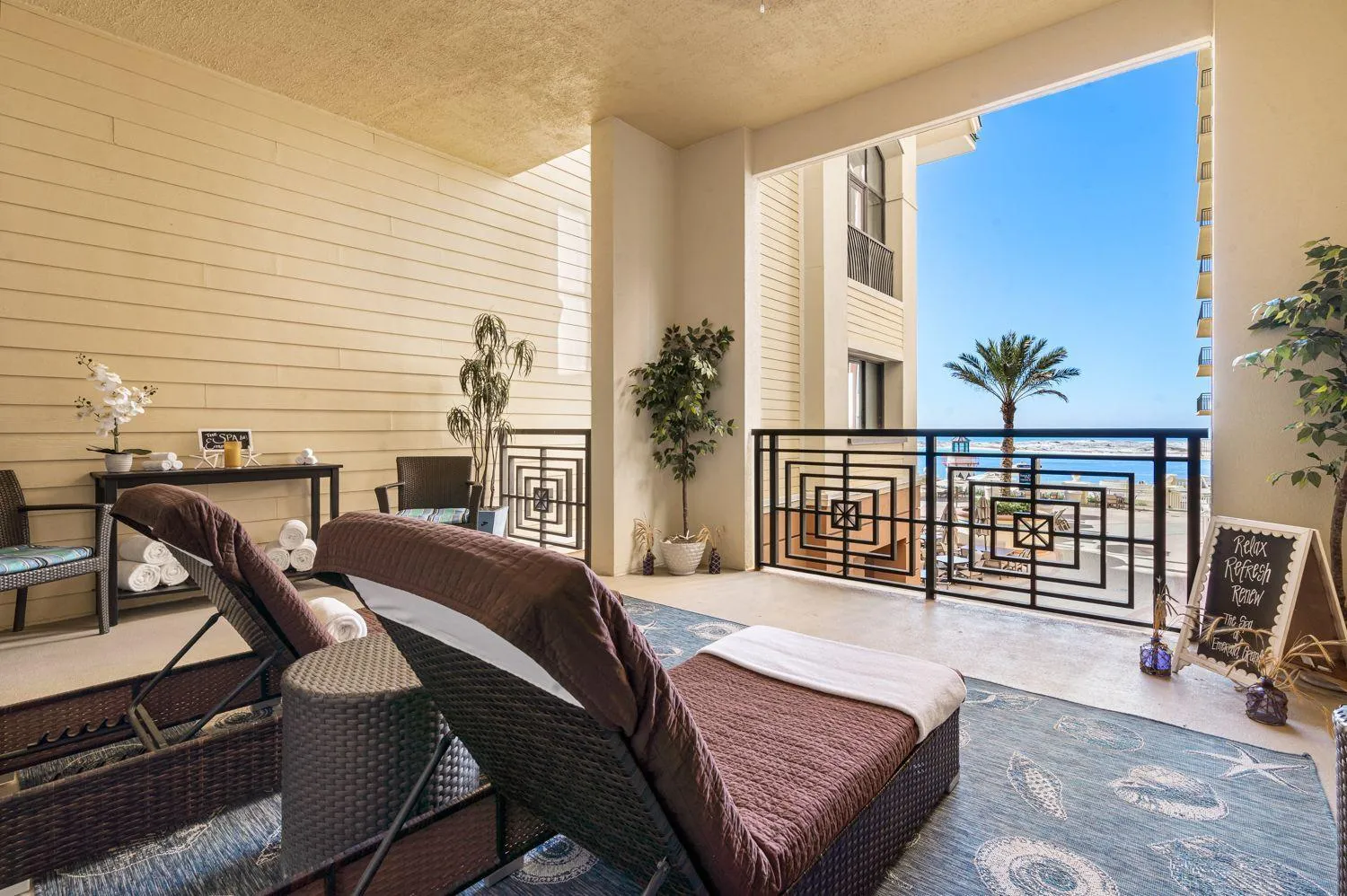Bright, Corner Unit With Incredible Gulf And Sunset Views!