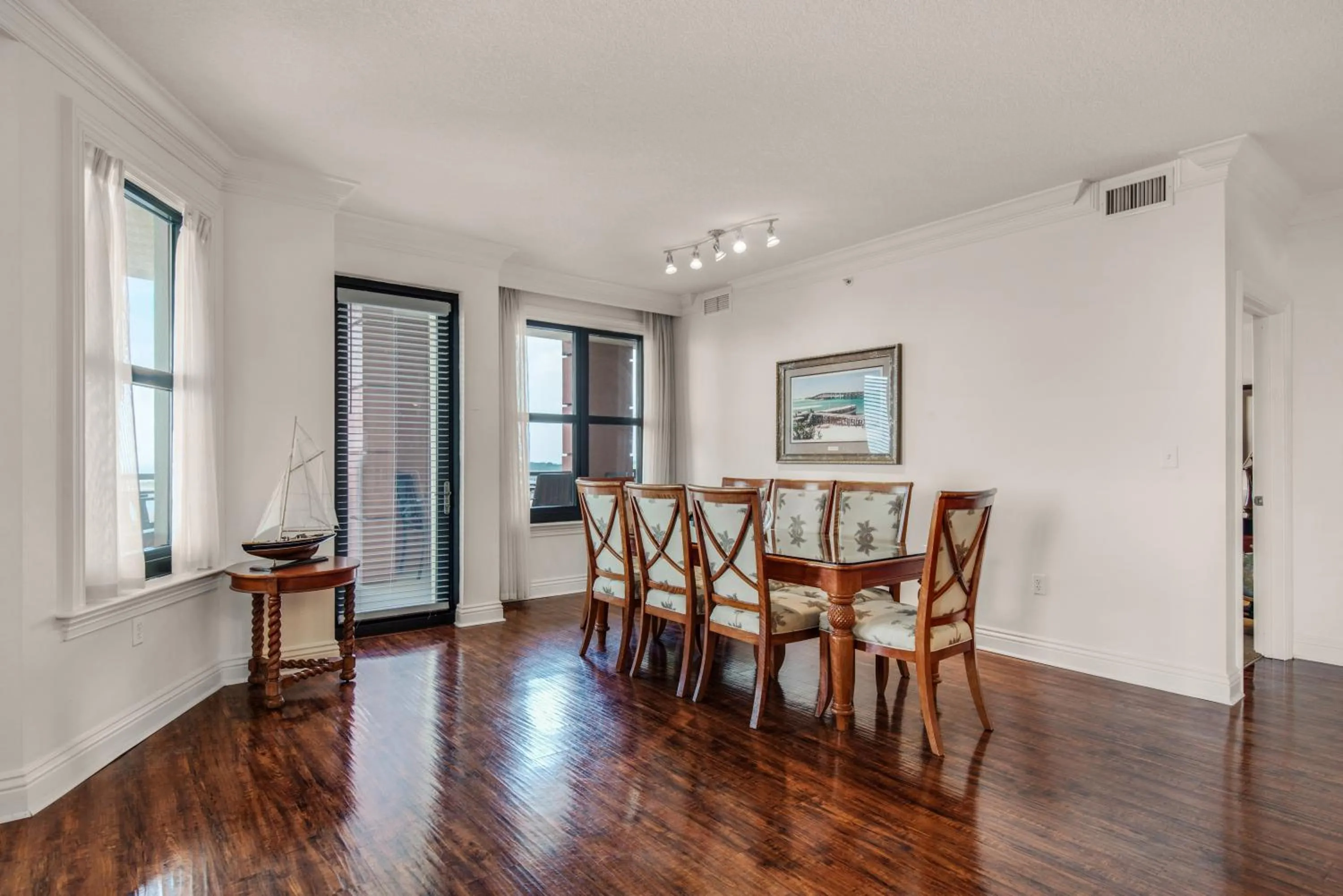 Bright, Corner Unit With Incredible Gulf And Sunset Views!