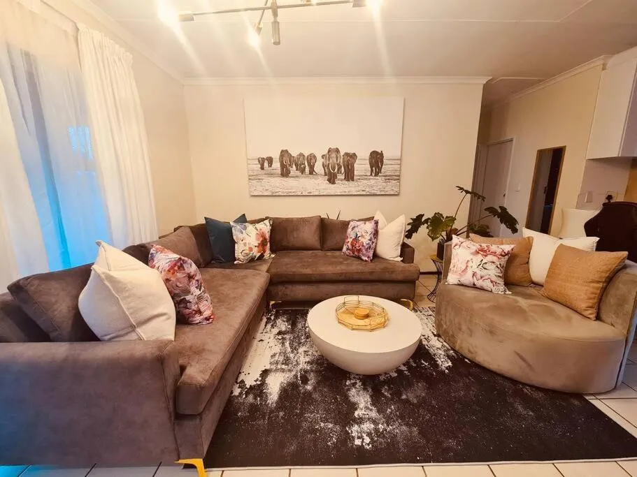 Two-Bedroom Apartment in Shepherds Inn