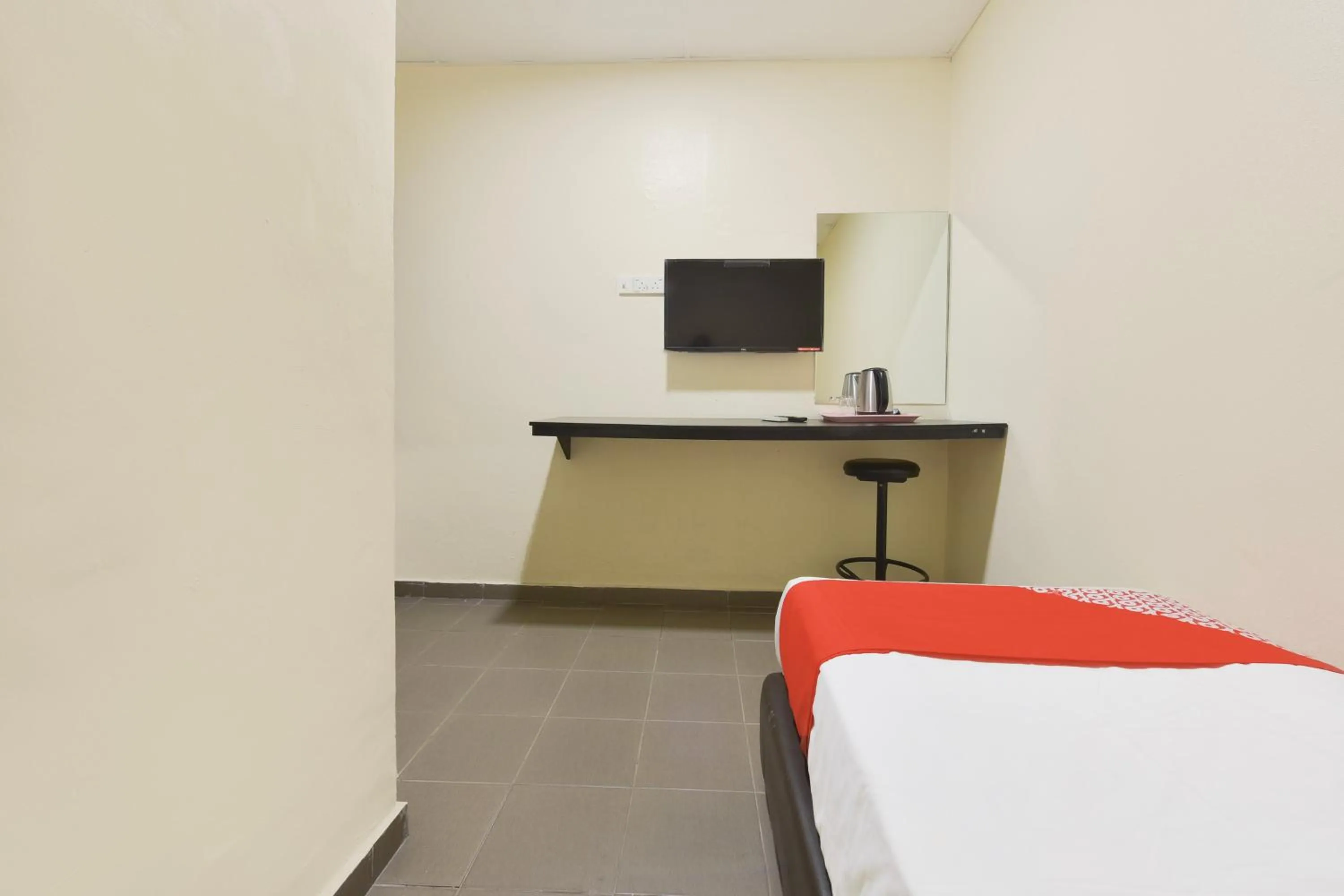 Bedroom, Bed in Hotel O Gest Inn