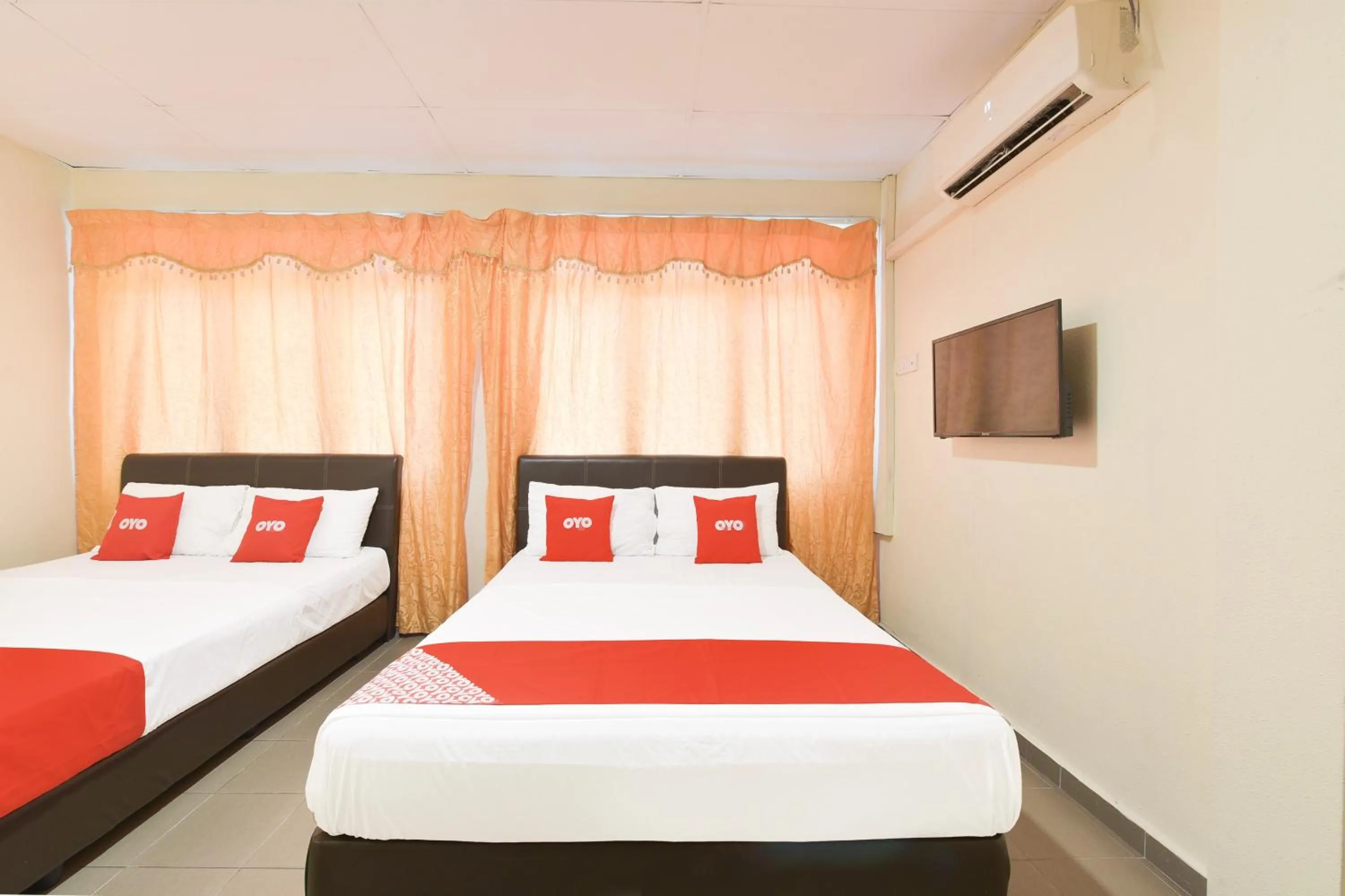 Bedroom, Bed in Hotel O Gest Inn