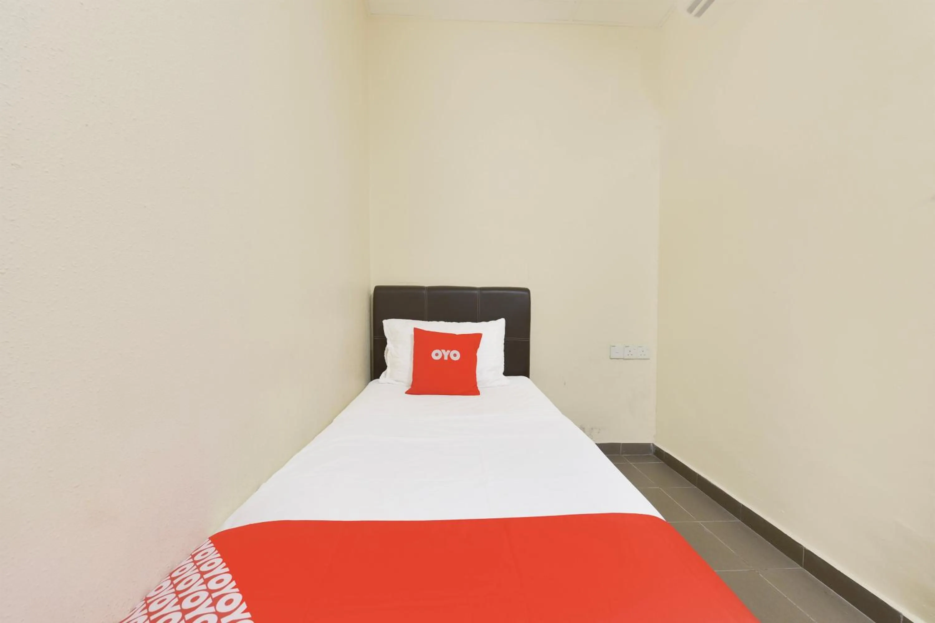 Bedroom, Bed in Hotel O Gest Inn