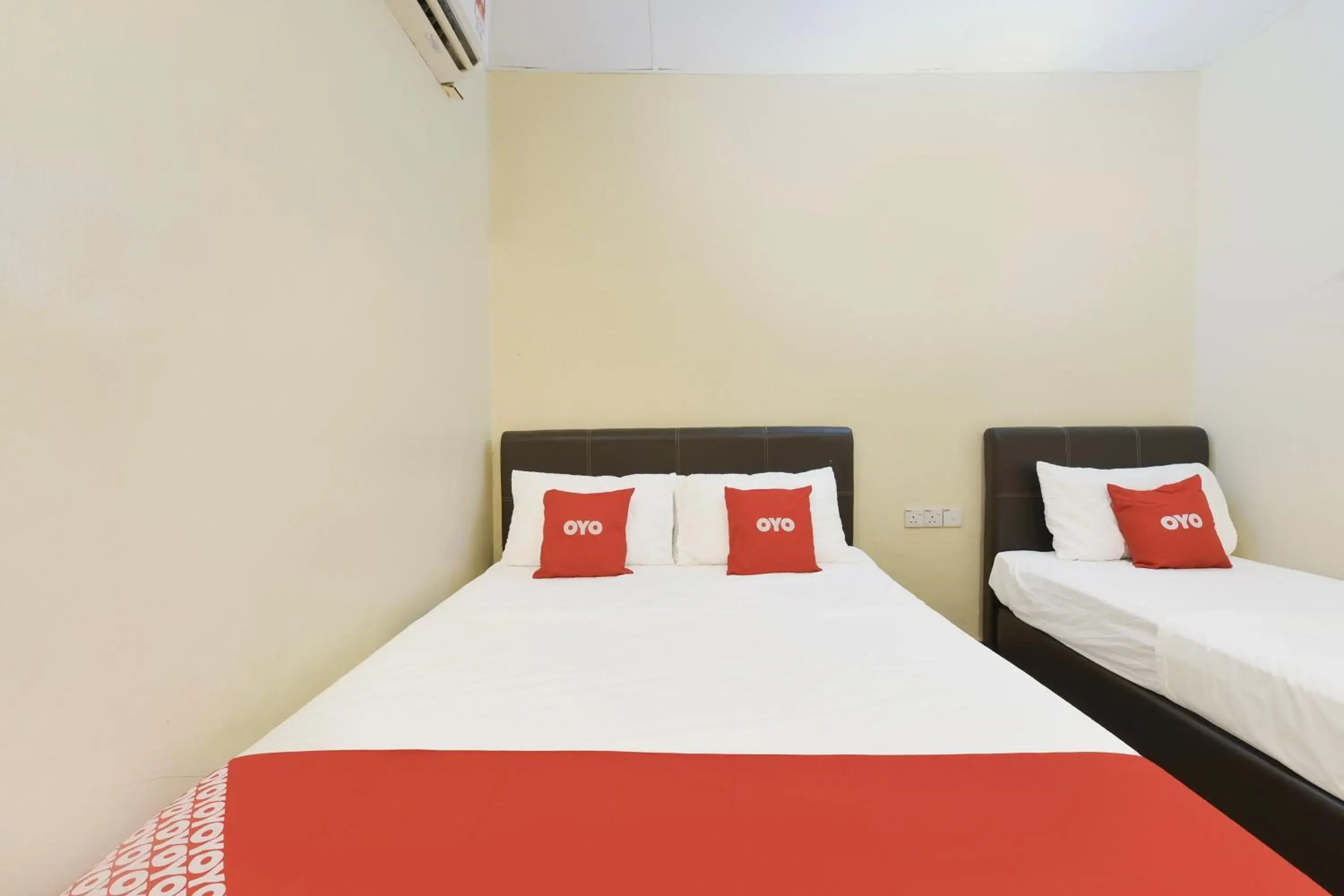 Bedroom, Bed in Hotel O Gest Inn Bedroom, Bed in Hotel O Gest Inn