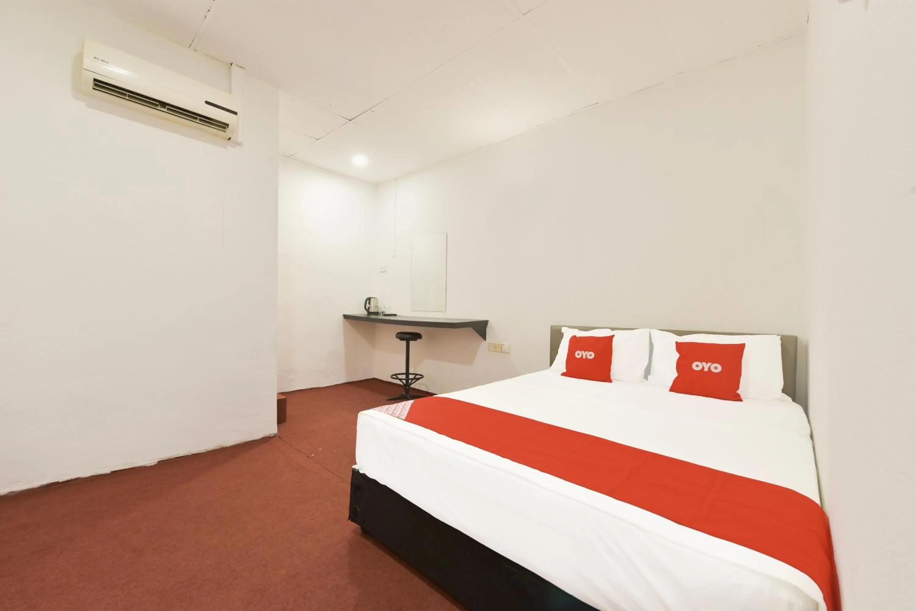 Bedroom, Bed in Hotel O Gest Inn