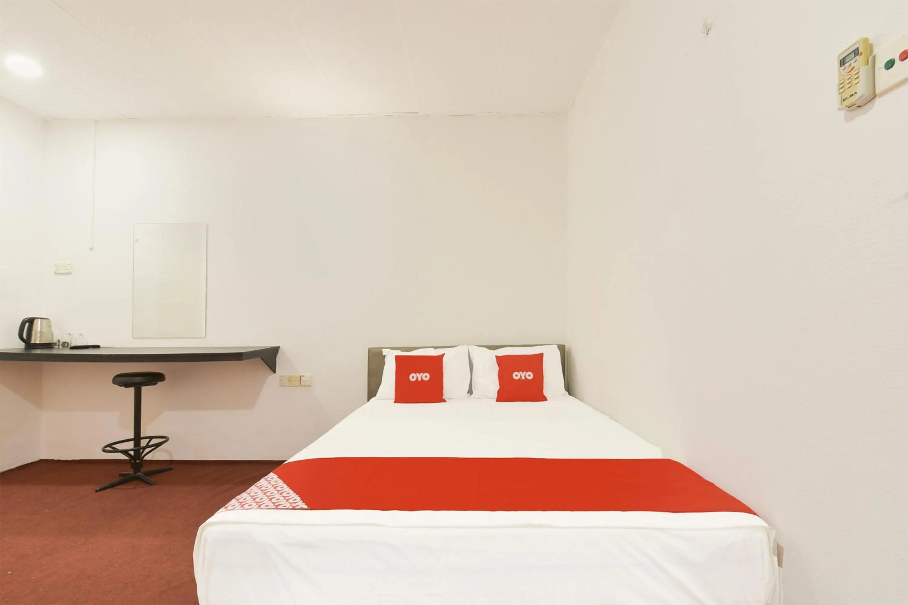 Bedroom, Bed in Hotel O Gest Inn