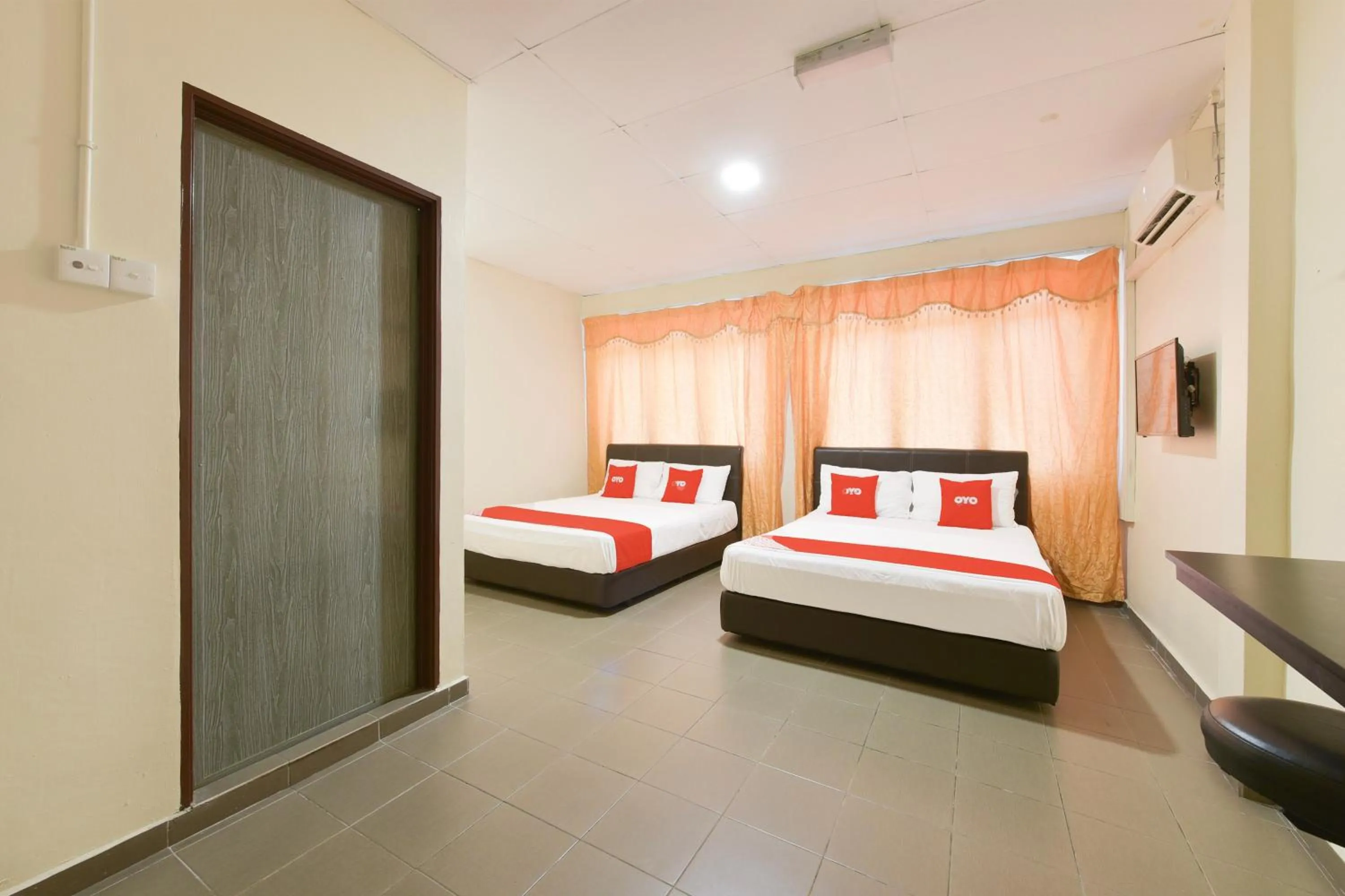 Bedroom, Bed in Hotel O Gest Inn