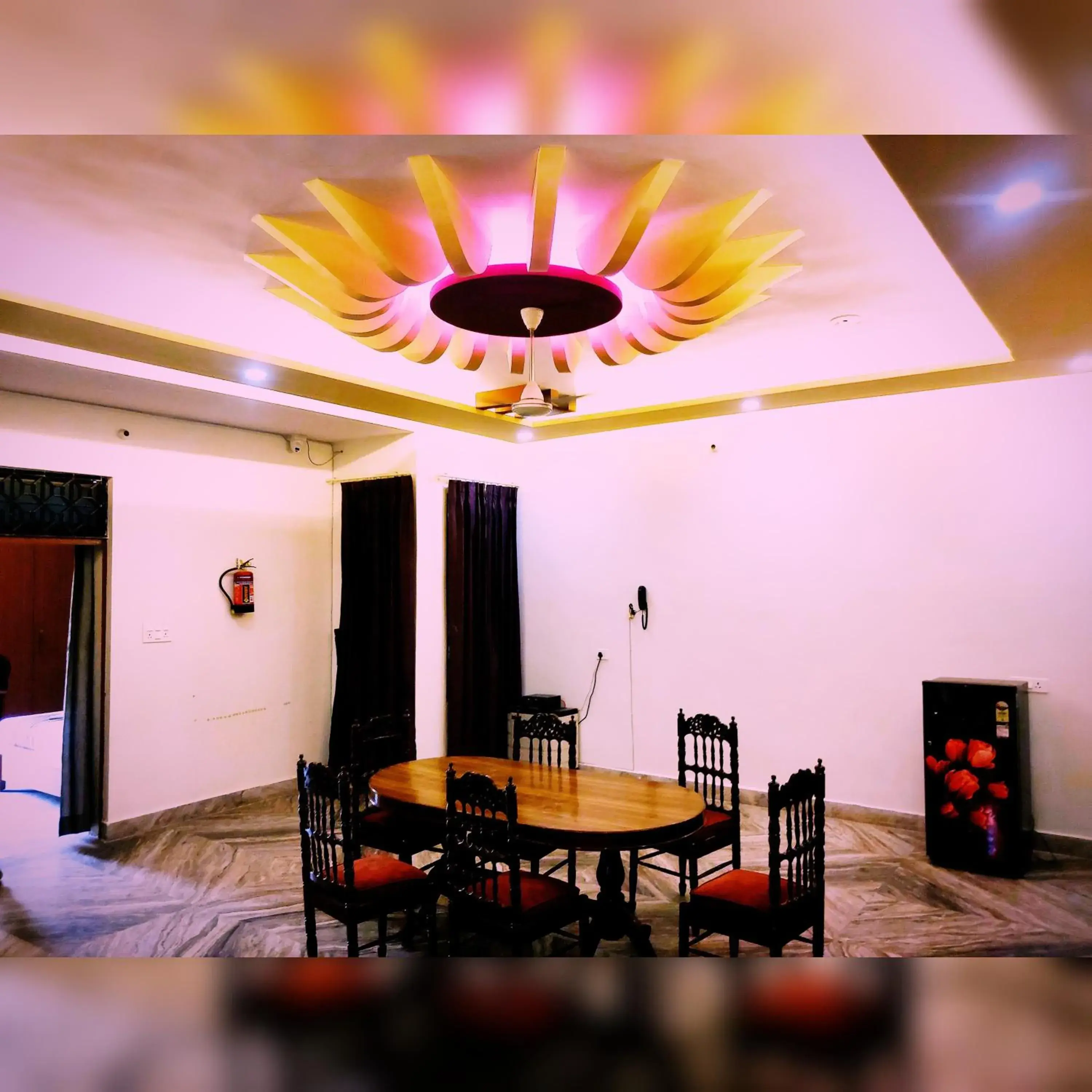 Restaurant/places to eat in Kashyaam Inn Restaurant/places to eat in Kashyaam Inn