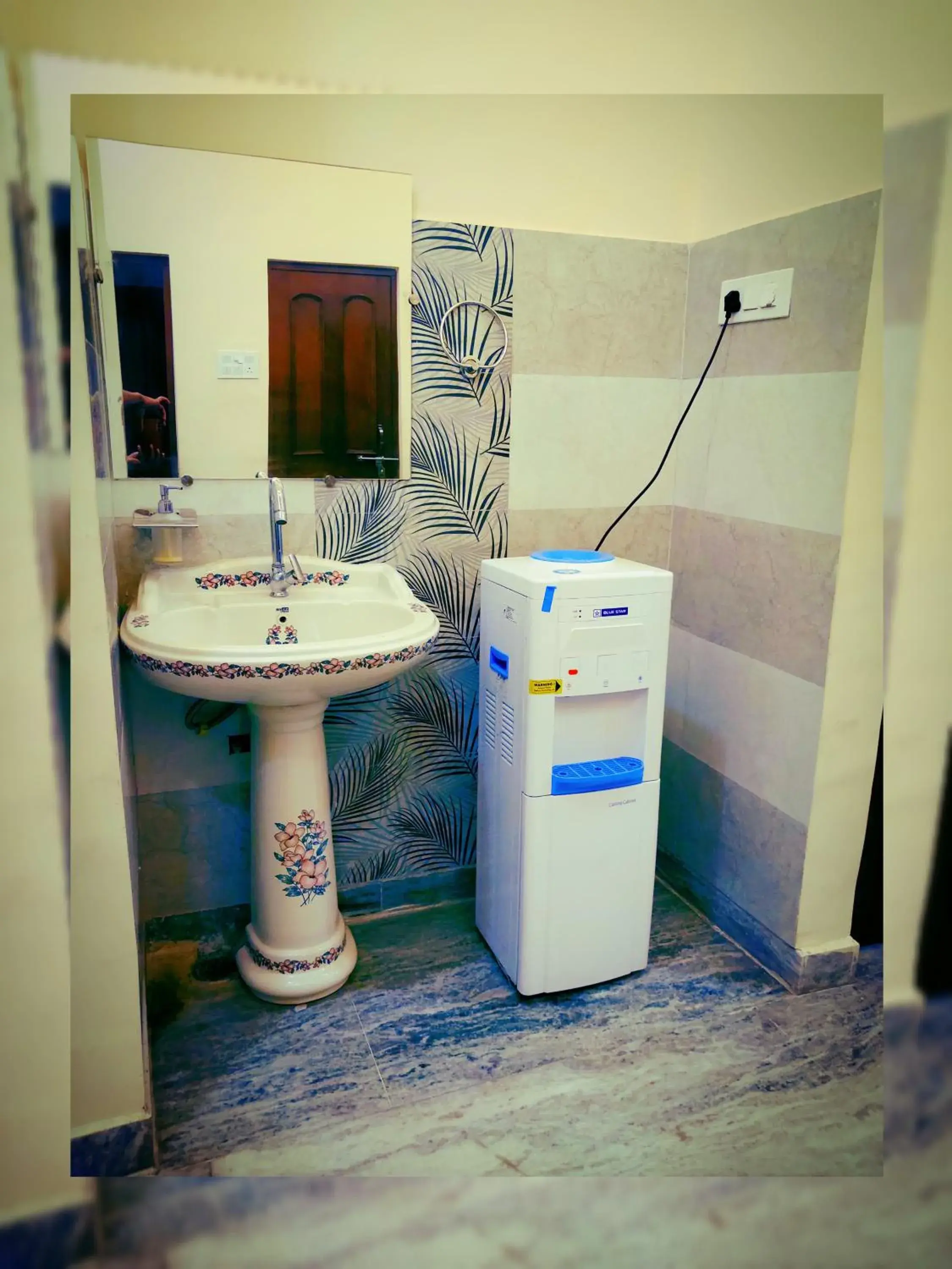 Property building in Kashyaam Inn Property building in Kashyaam Inn