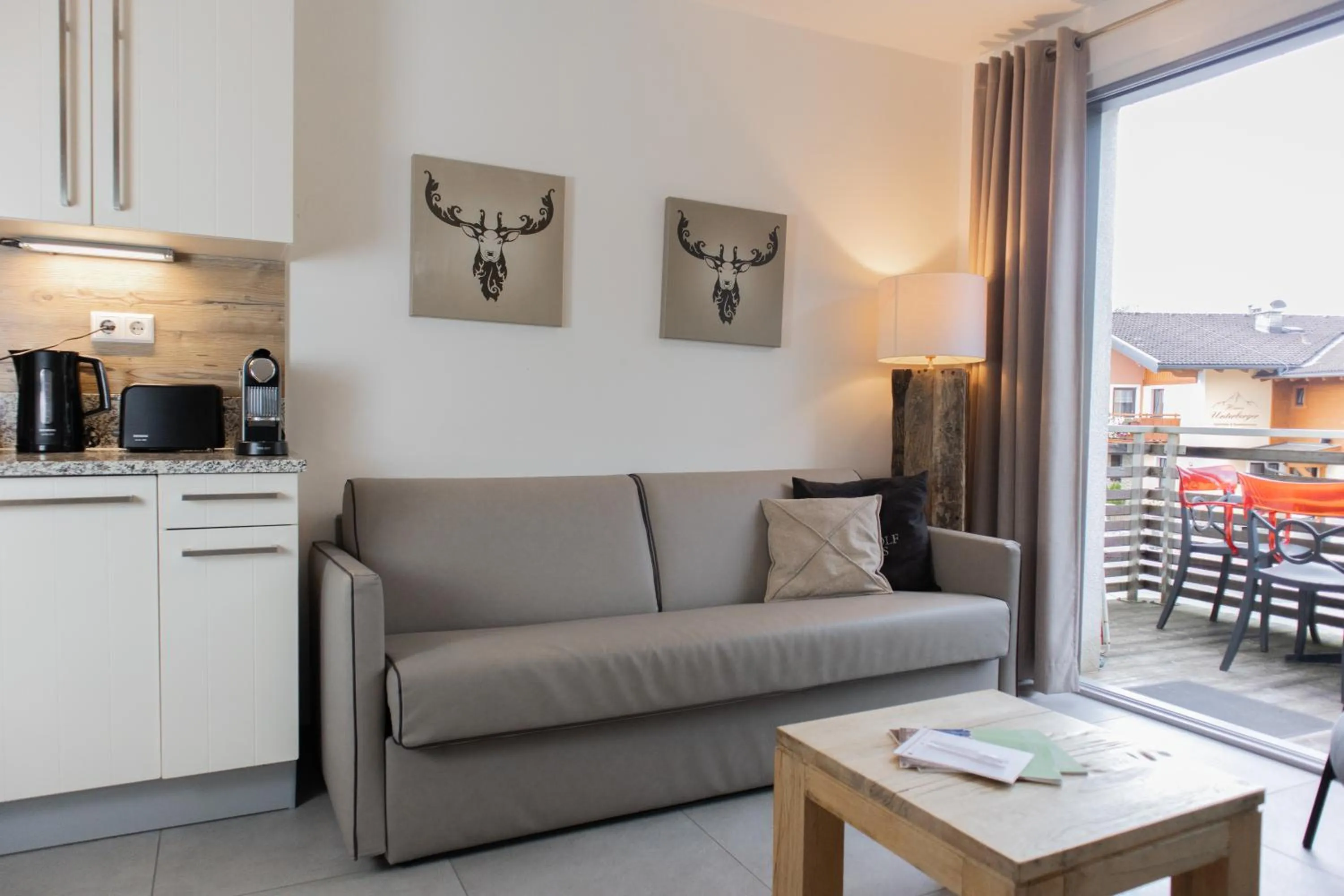 Living room in Ski & Golf Suites Zell am See by Alpin Rentals