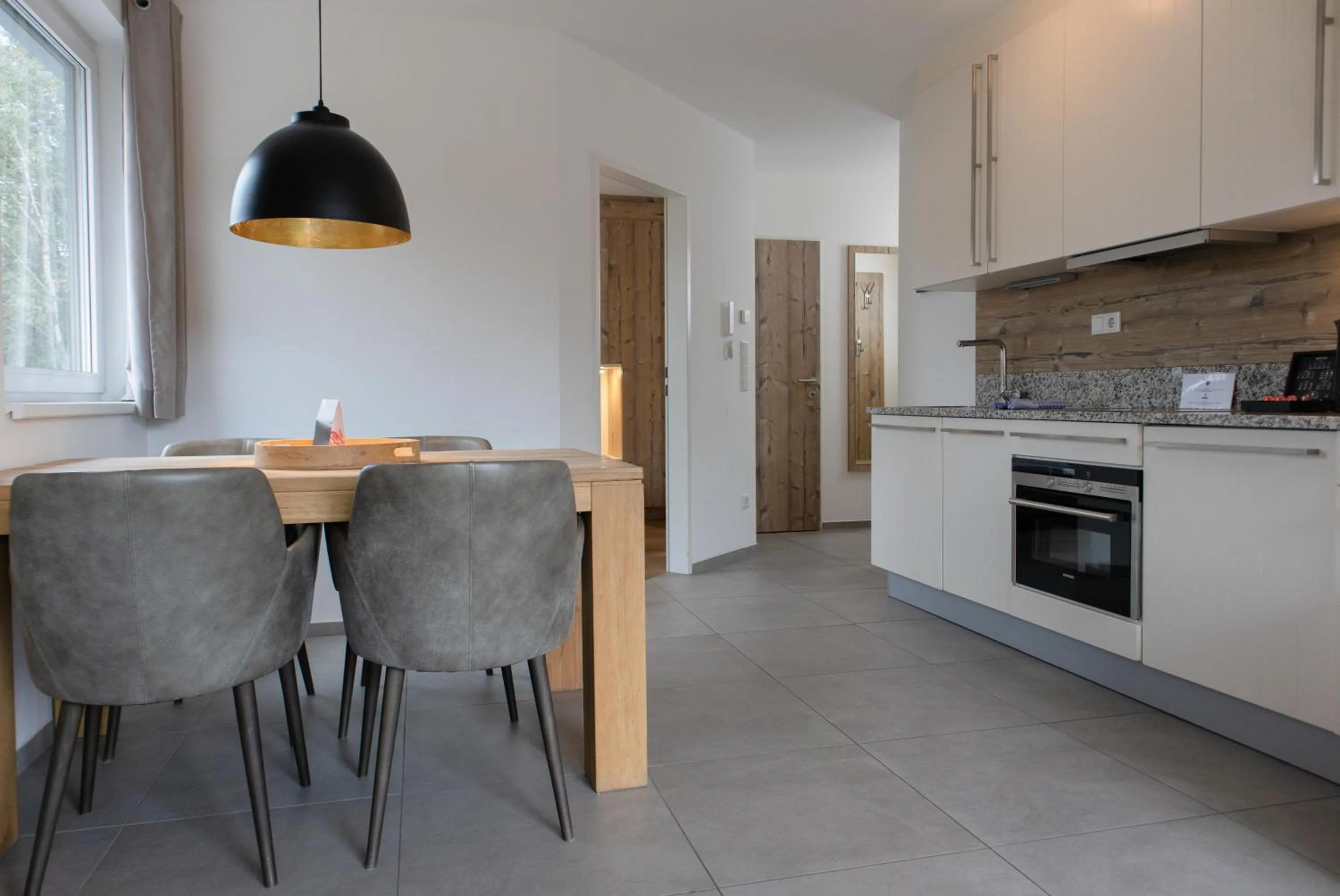 Dining area in Ski & Golf Suites Zell am See by Alpin Rentals