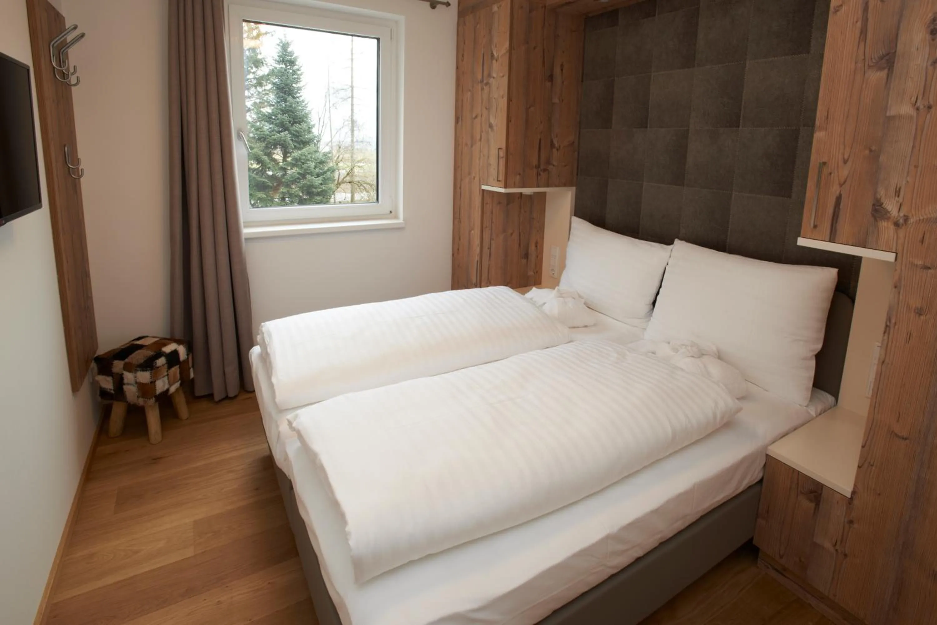 Bedroom, Bed in Ski & Golf Suites Zell am See by Alpin Rentals