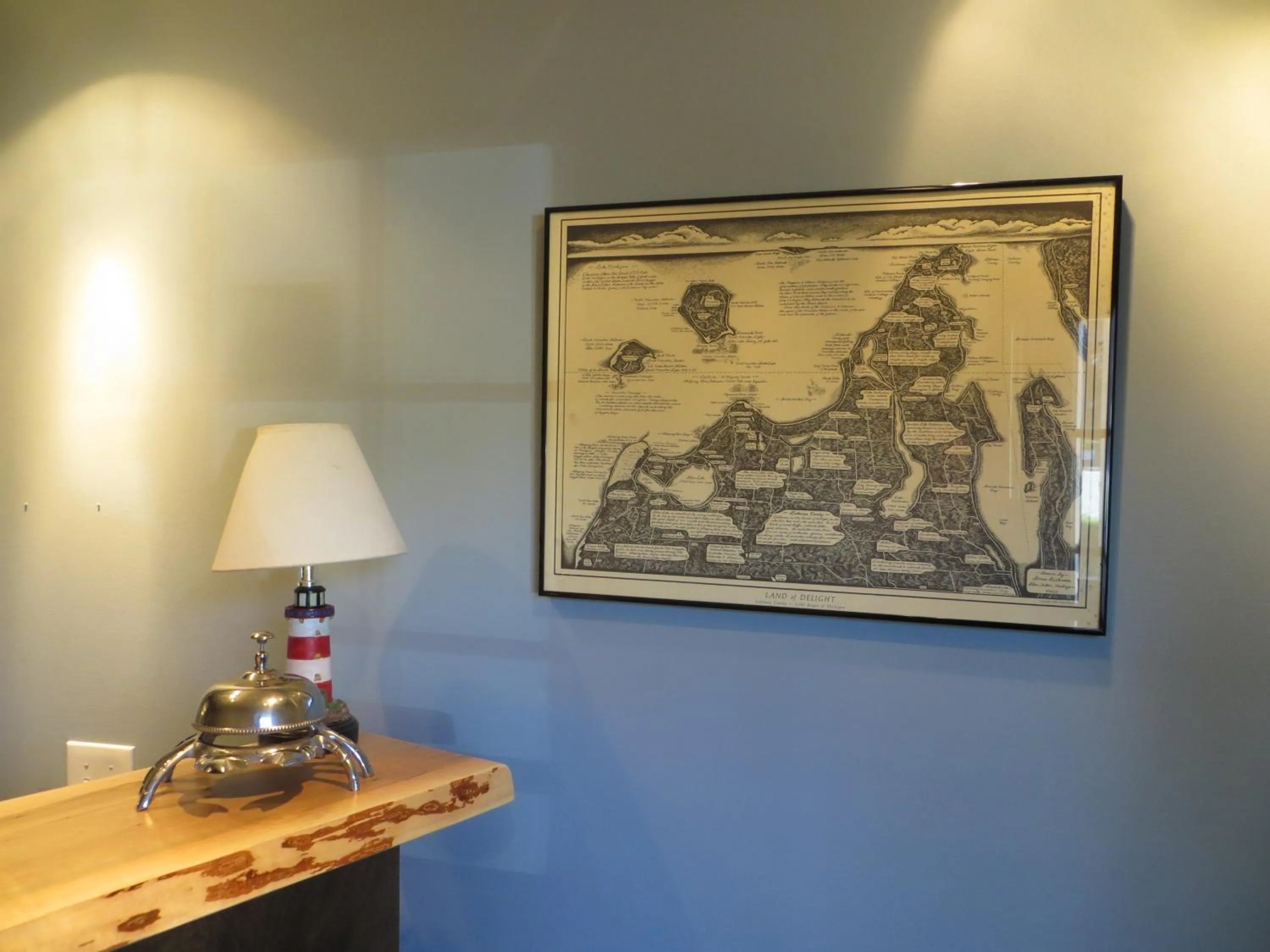 Decorative detail in Empire Lakeshore Inn