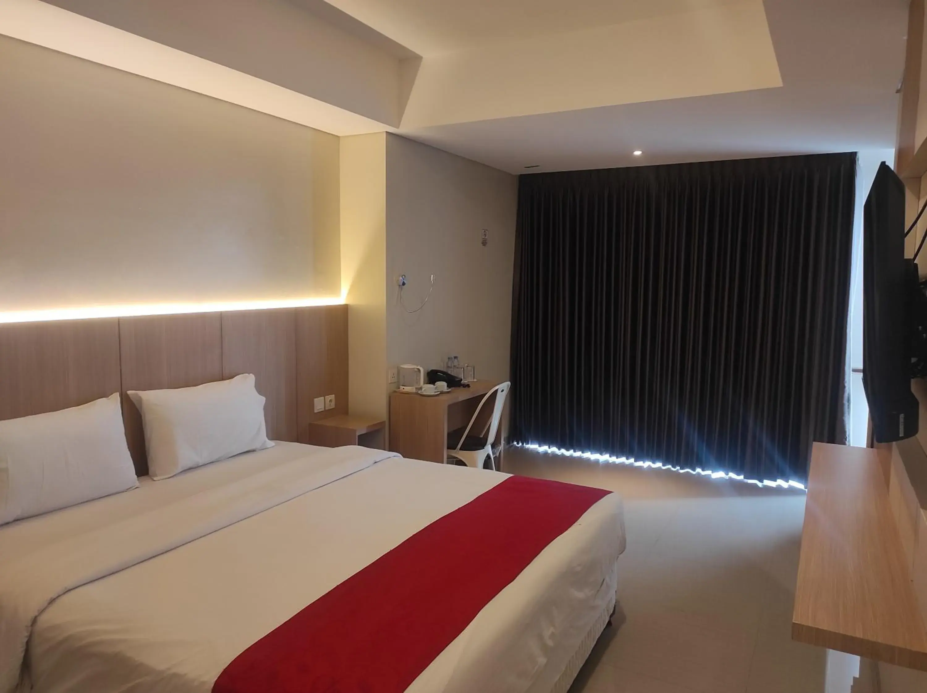 Deluxe Double Room in Hotel Brothers Inn Babarsari Deluxe Double Room in Hotel Brothers Inn Babarsari