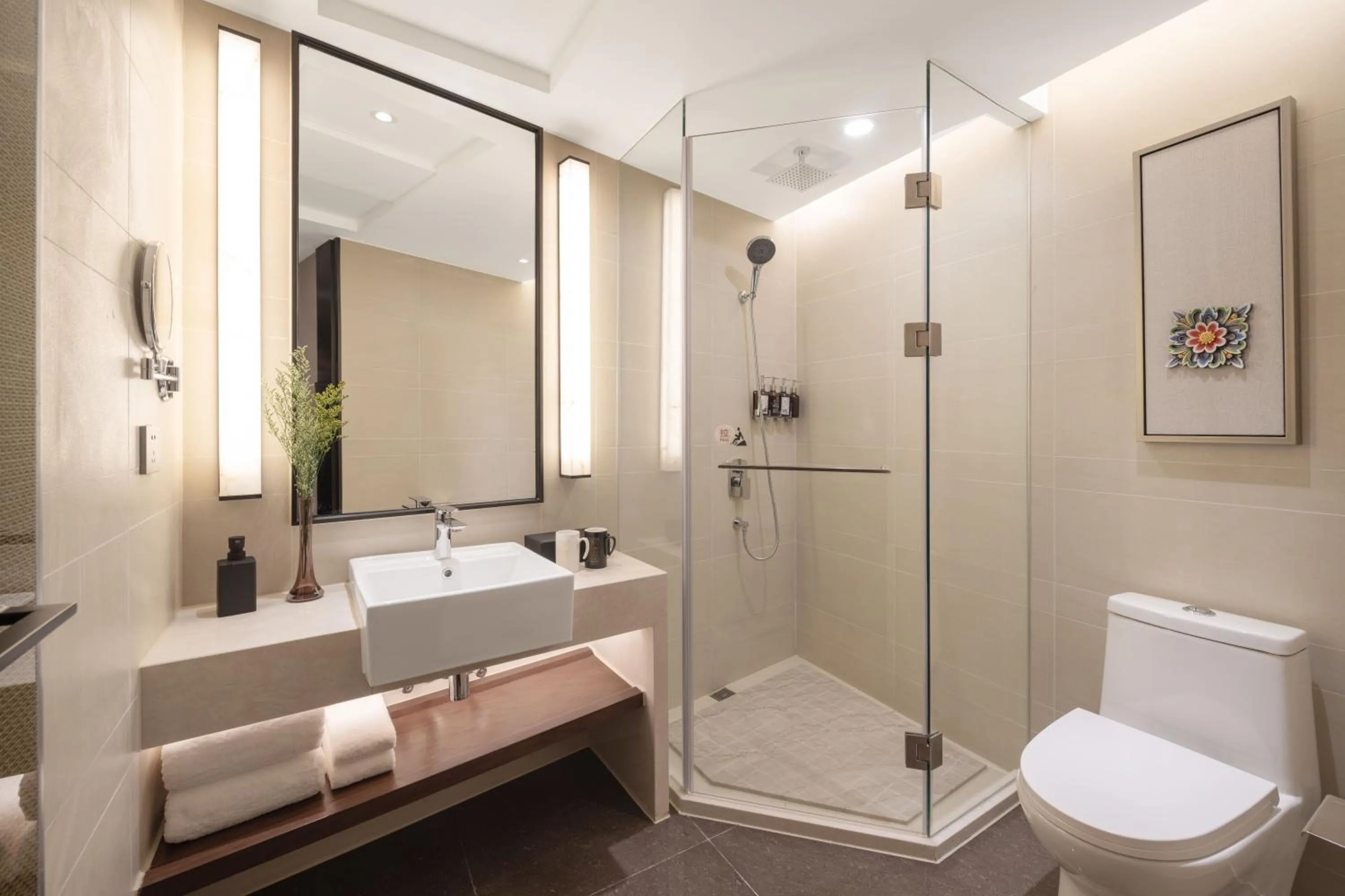 Shower in SSAW Boutique Hotel Chongqing Jiefangbei