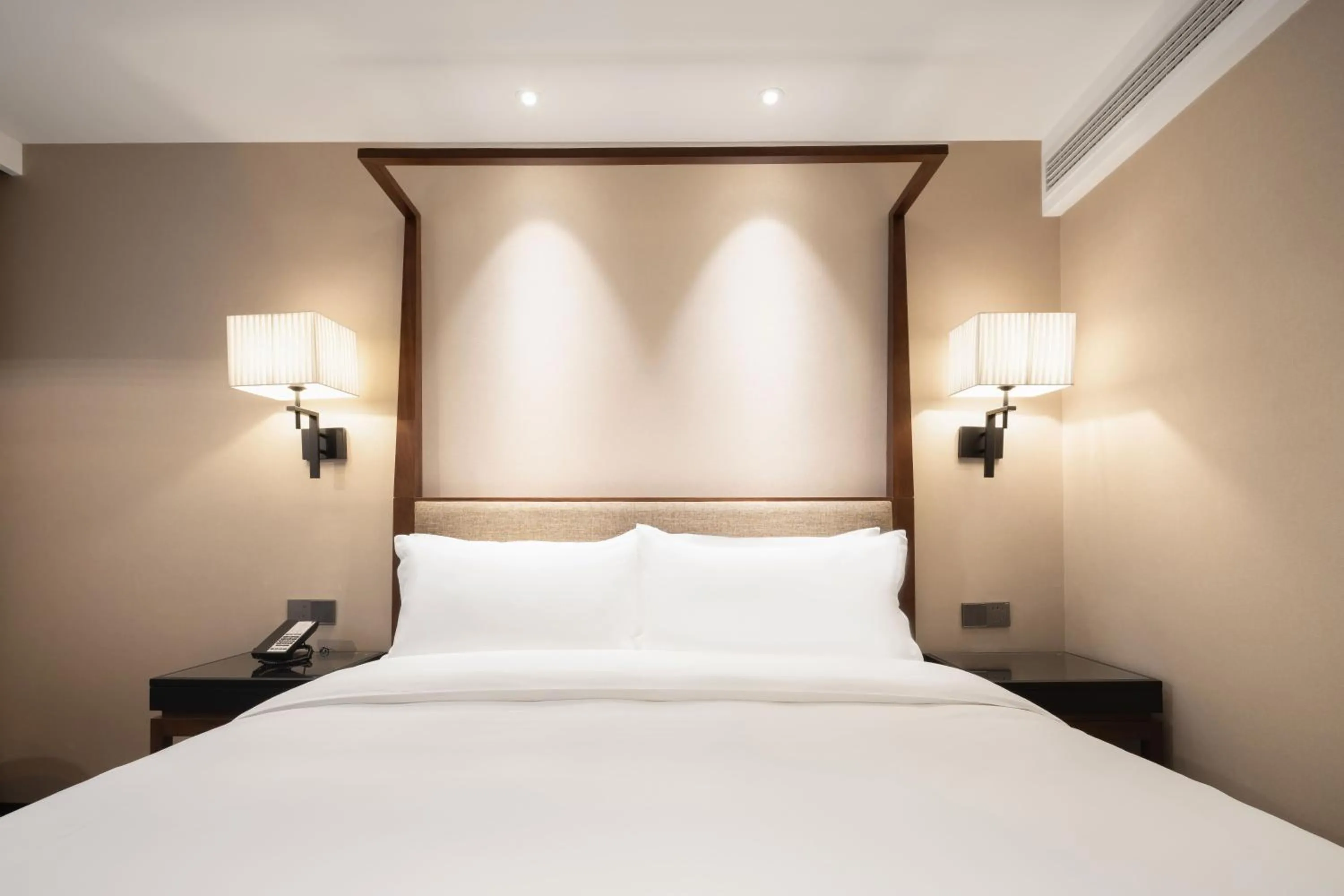 Bedroom, Bed in SSAW Boutique Hotel Chongqing Jiefangbei