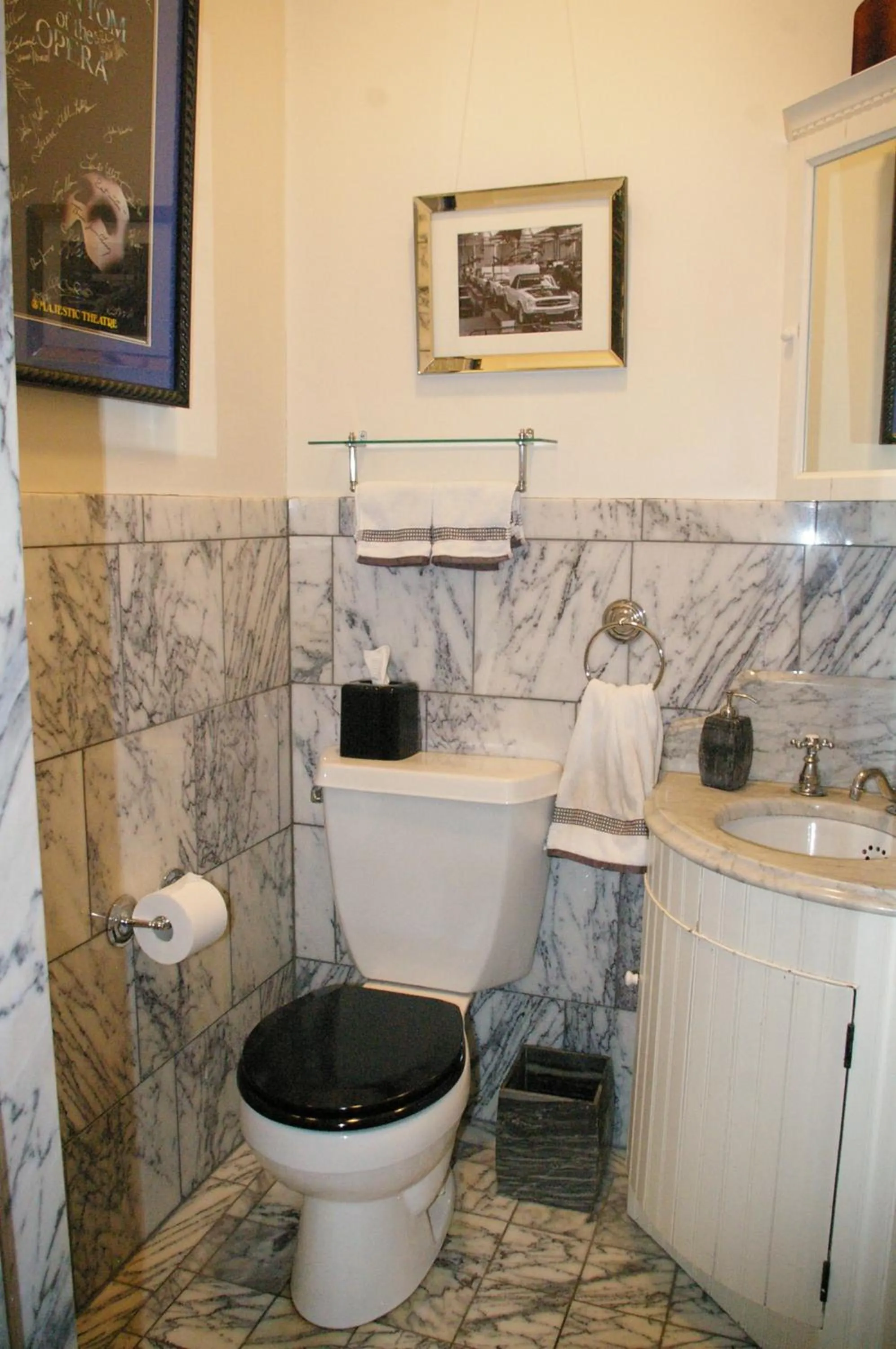 Photo of the whole room in Oakcliff Bed and Breakfast