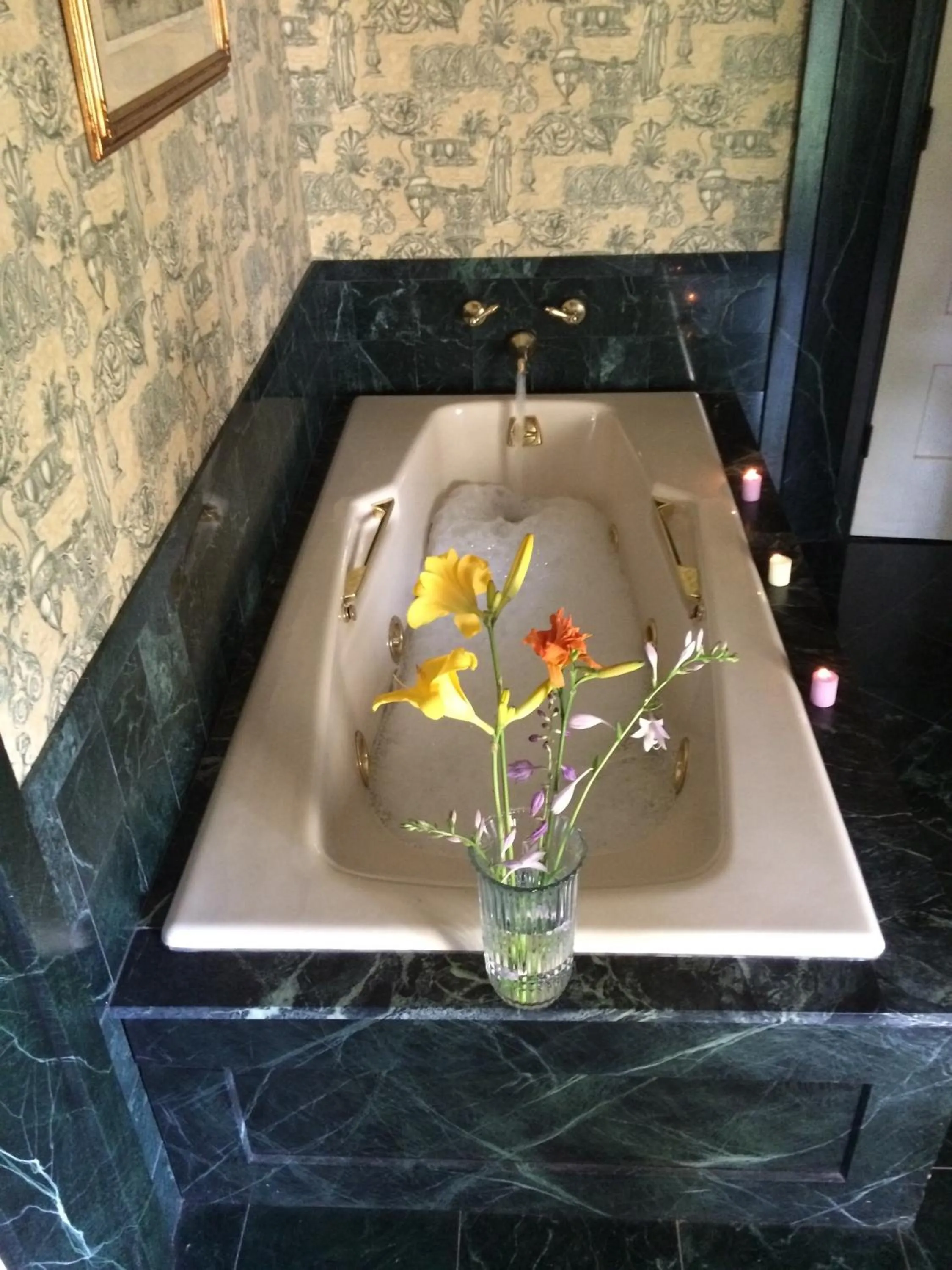 Bathroom in Oakcliff Bed and Breakfast