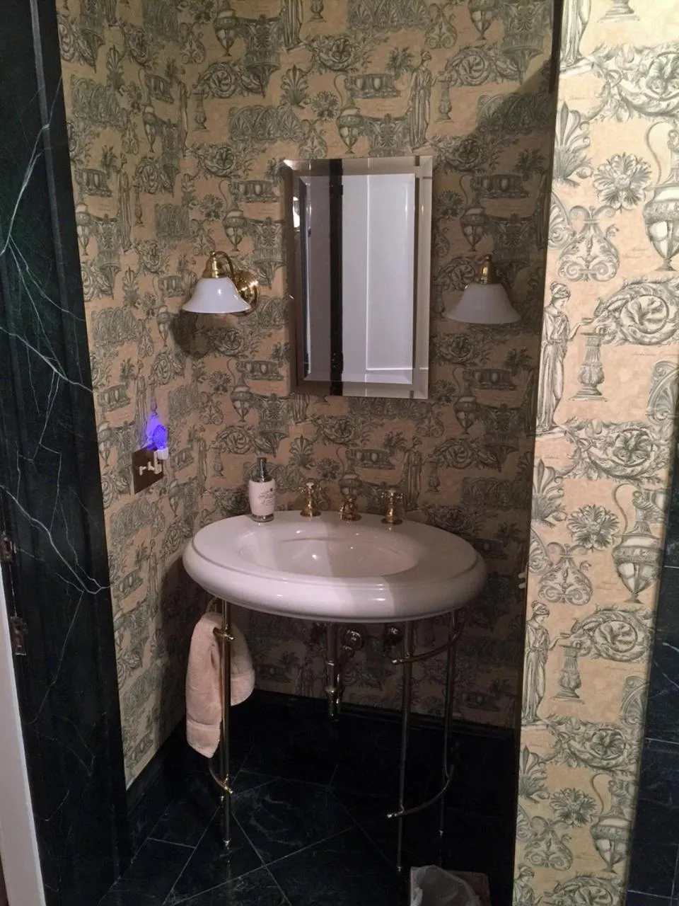 Bathroom in Oakcliff Bed and Breakfast