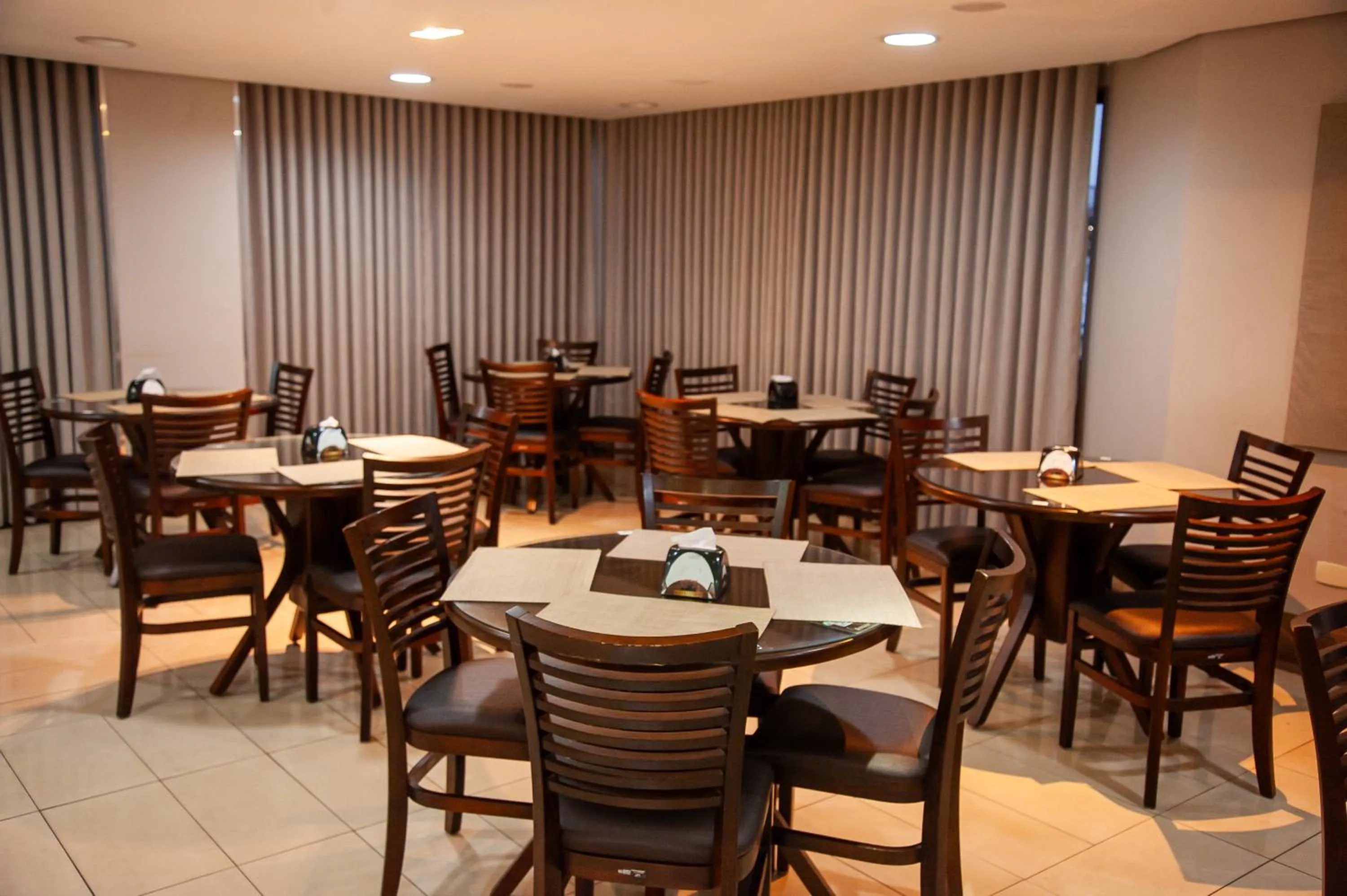 Restaurant/places to eat in London Hotel Londrina