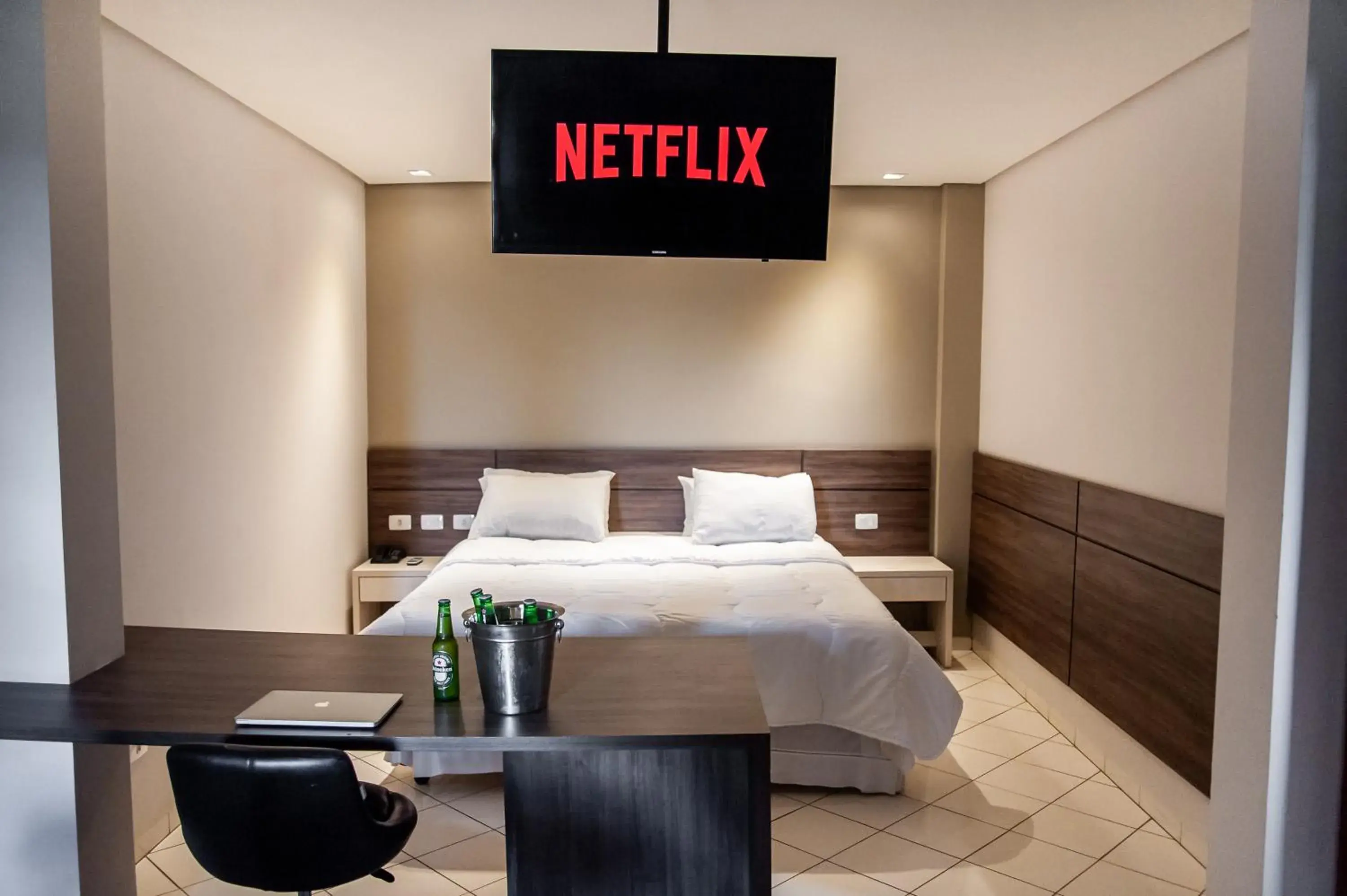 Suite with Spa Bath - single occupancy in London Hotel Londrina Suite with Spa Bath - single occupancy in London Hotel Londrina