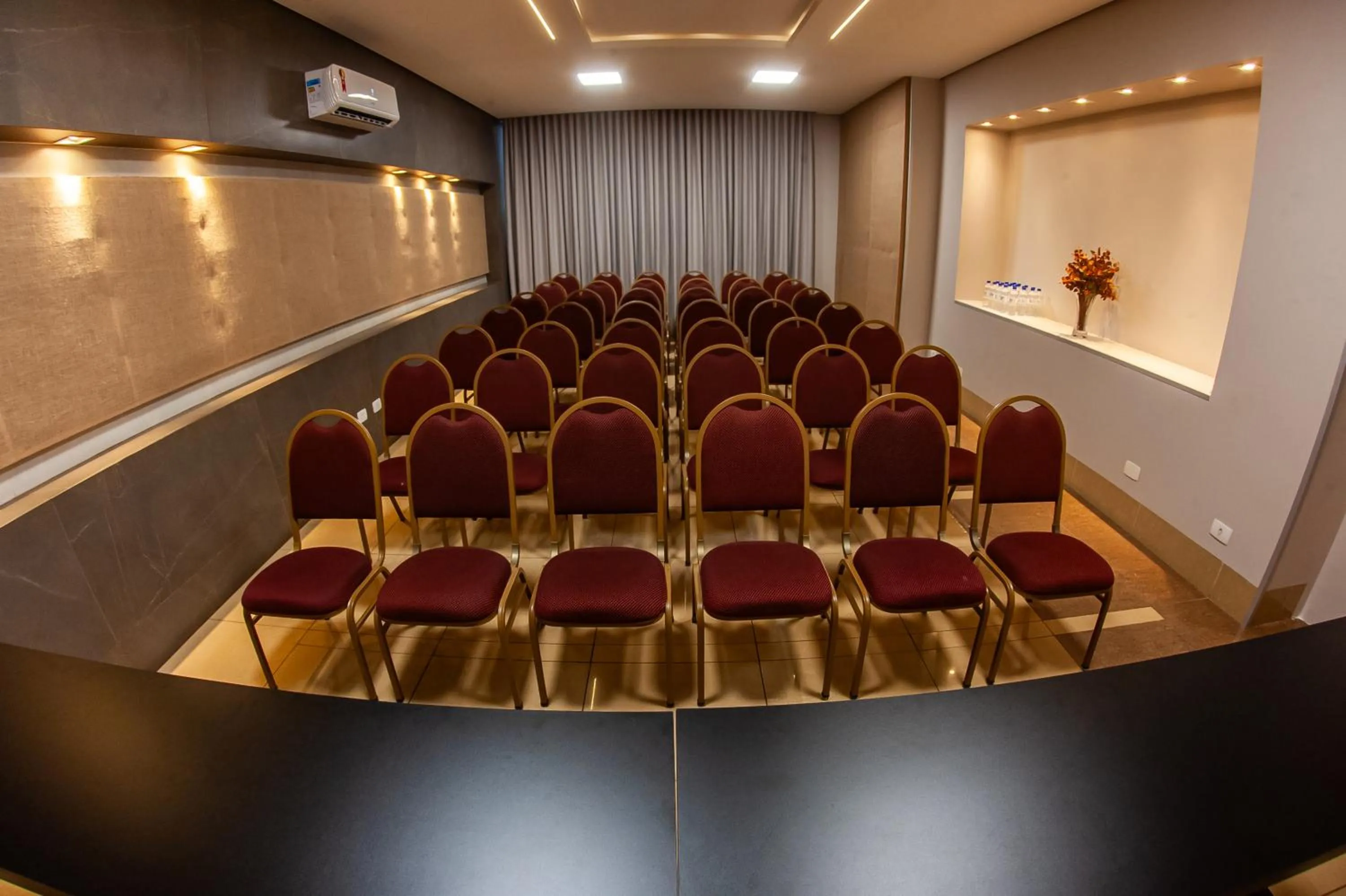 Meeting/conference room in London Hotel Londrina