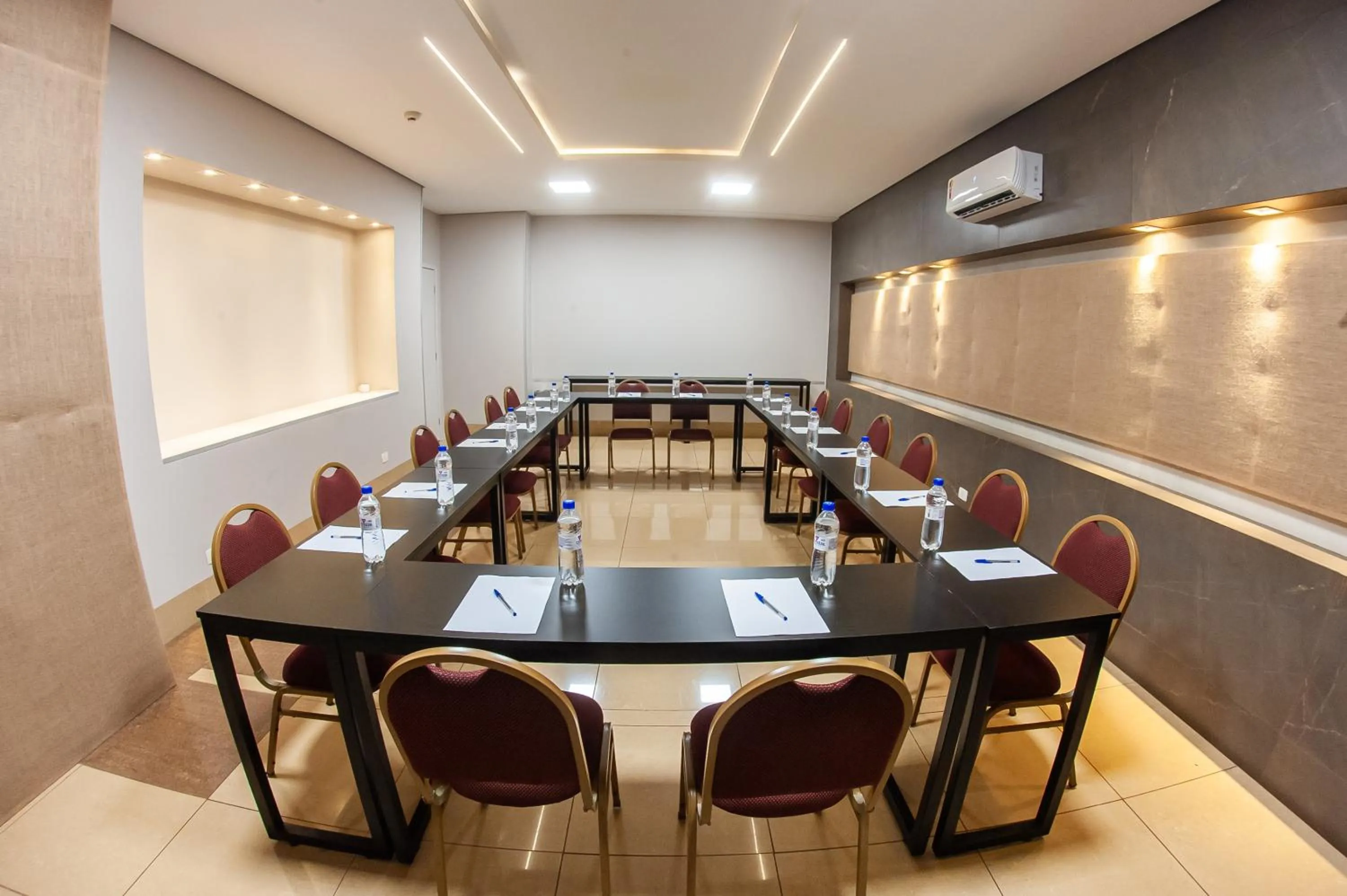 Meeting/conference room in London Hotel Londrina