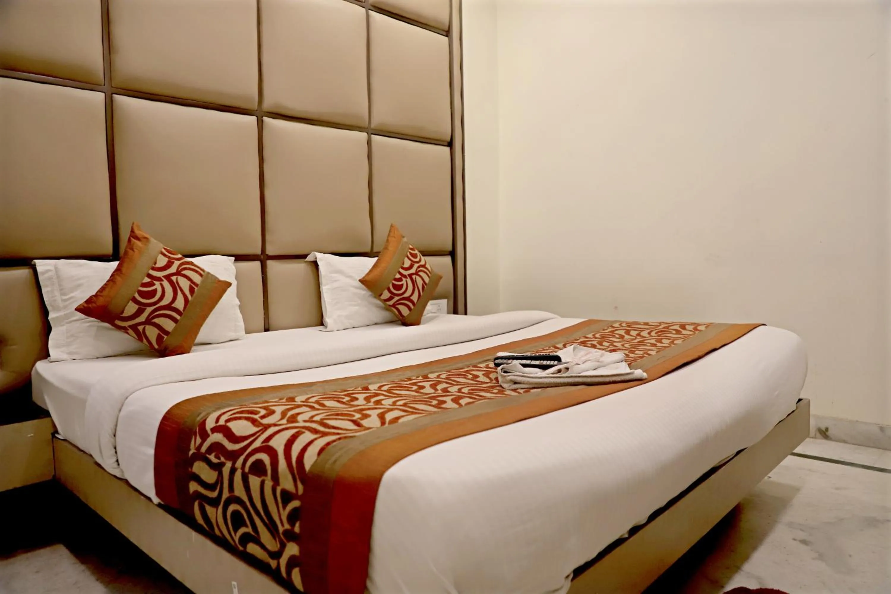 Bed in Hotel Klick International - 2 Min Walking From New Delhi Railway Station