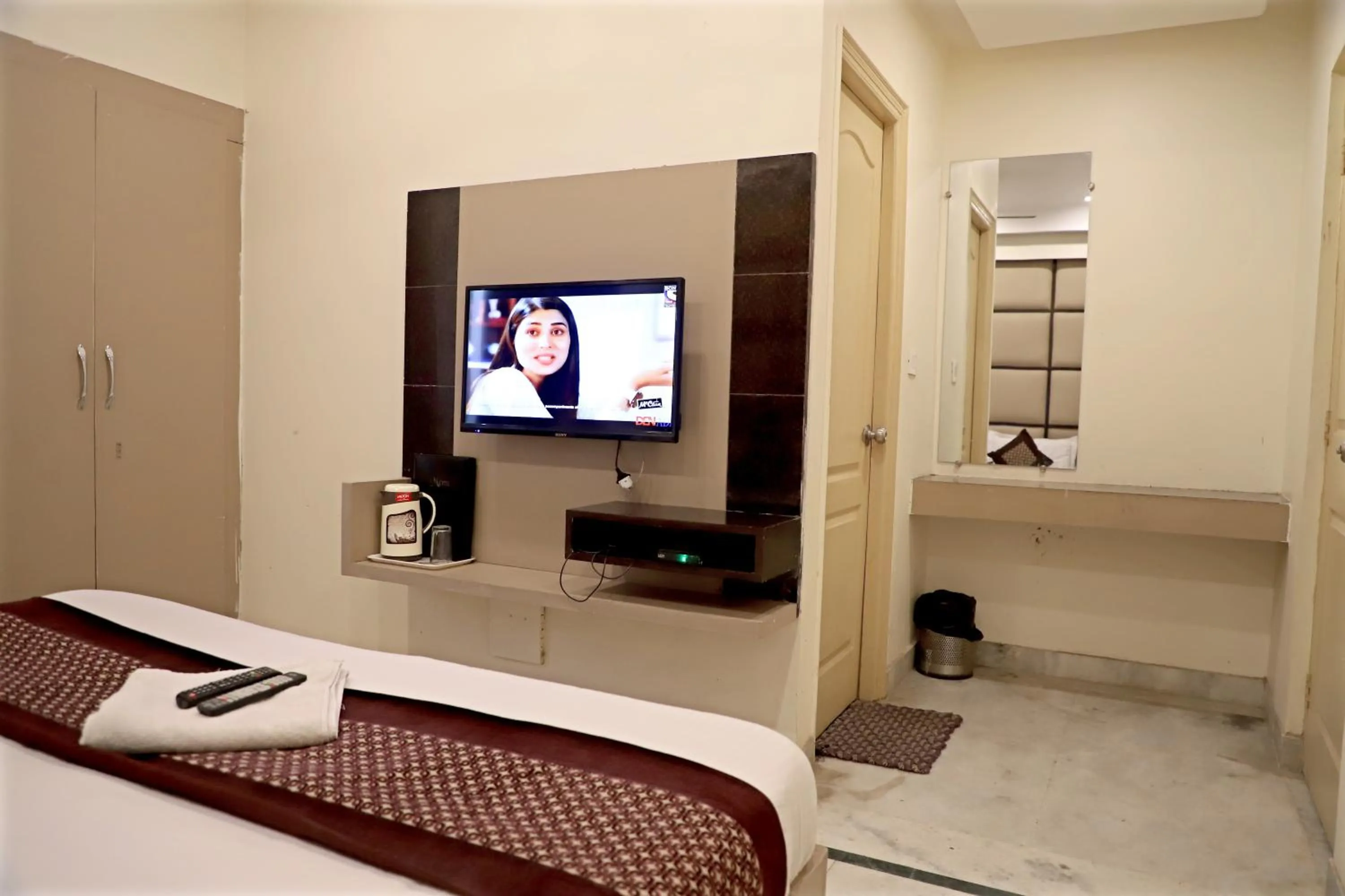 Bed in Hotel Klick International - 2 Min Walking From New Delhi Railway Station