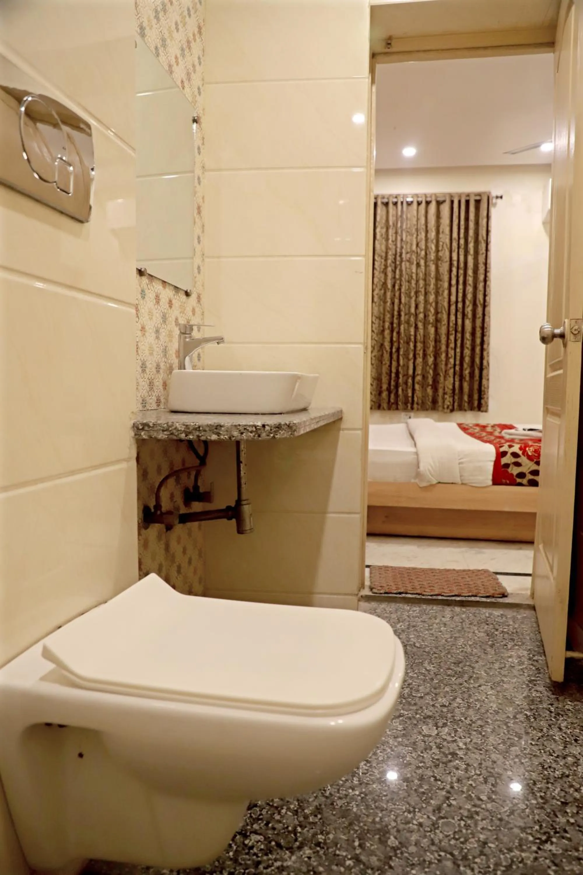 Toilet, Bed in Hotel Klick International - 2 Min Walking From New Delhi Railway Station