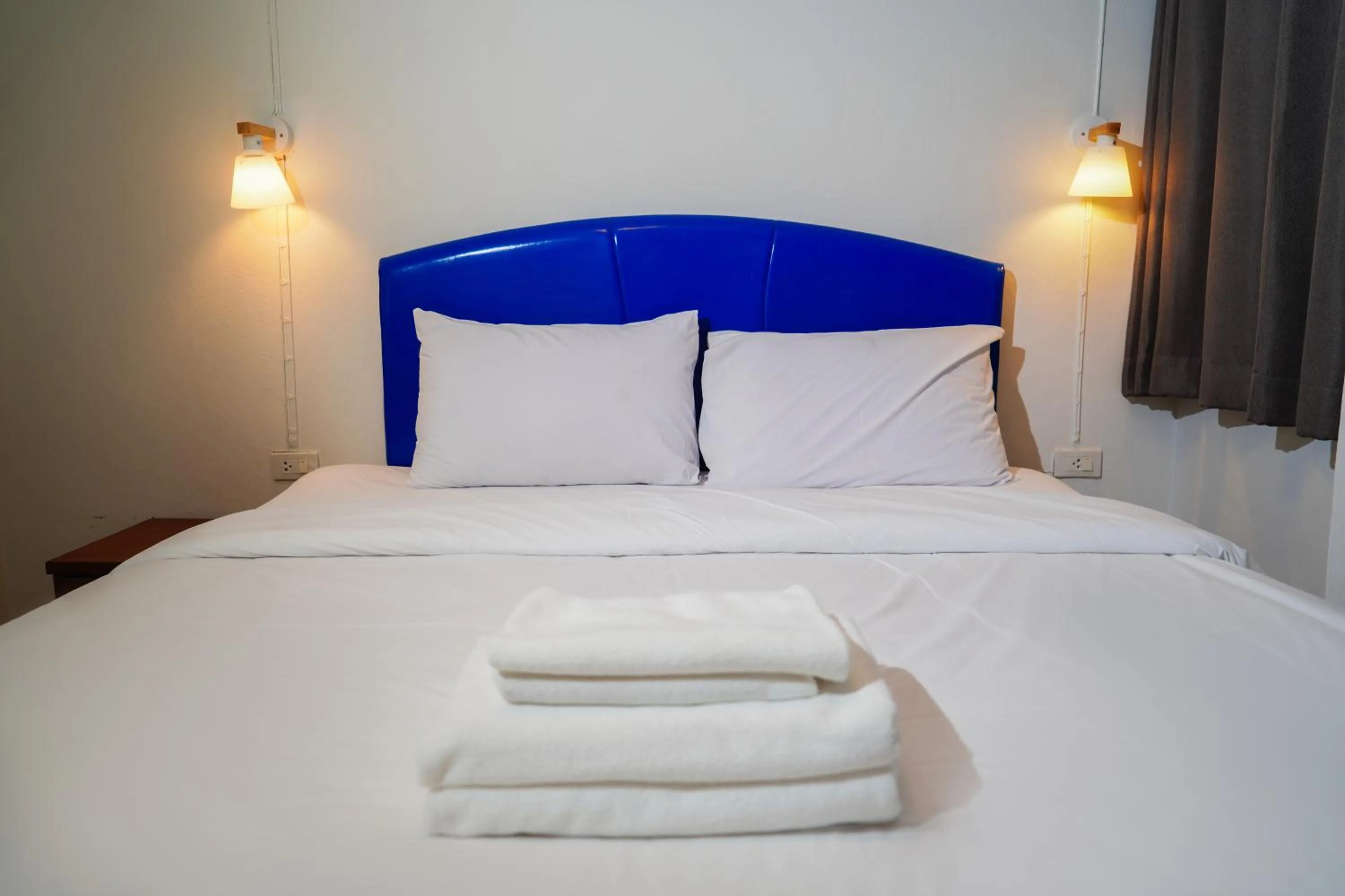 Bedroom, Bed in Luna Hut Resort