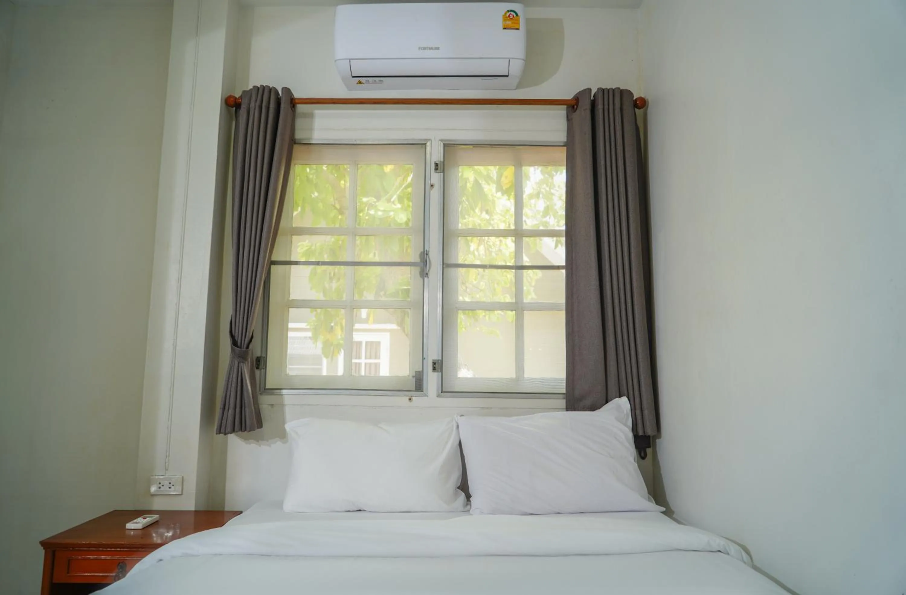 Bedroom, Bed in Luna Hut Resort