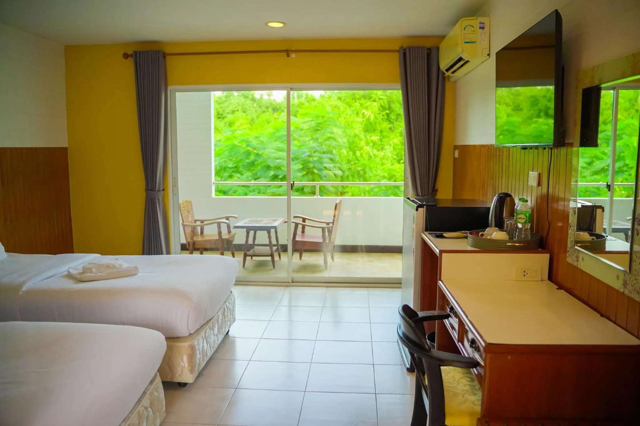 Bedroom, Bed in Luna Hut Resort