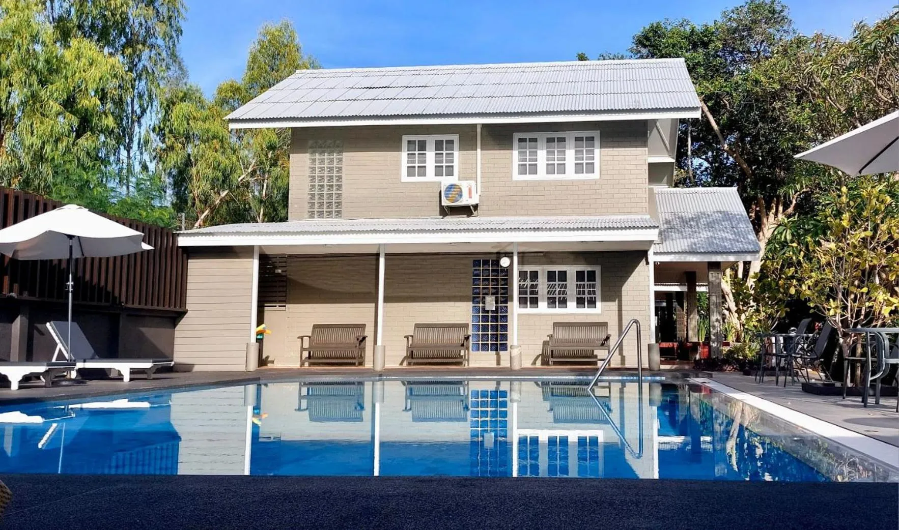 Swimming pool in Luna Hut Resort