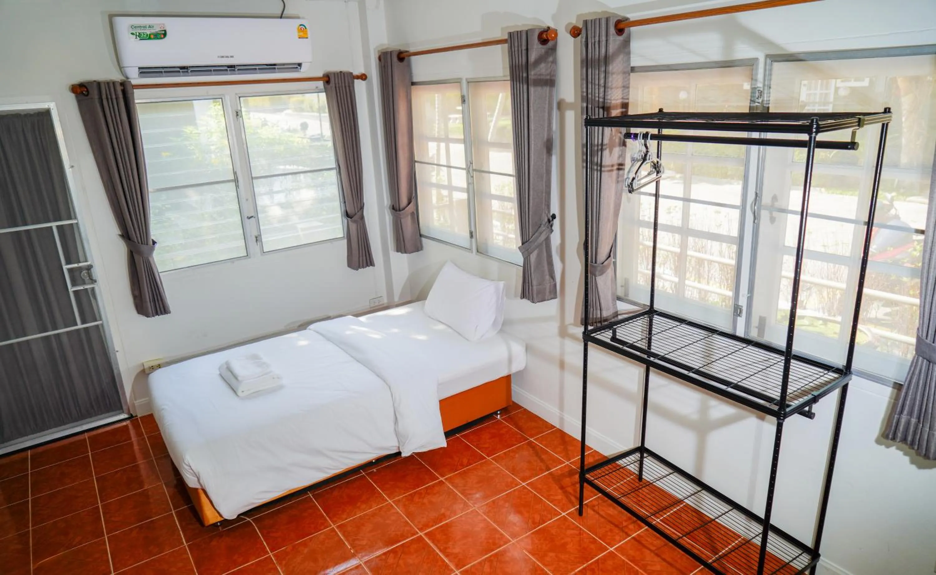 Bedroom, Bed in Luna Hut Resort