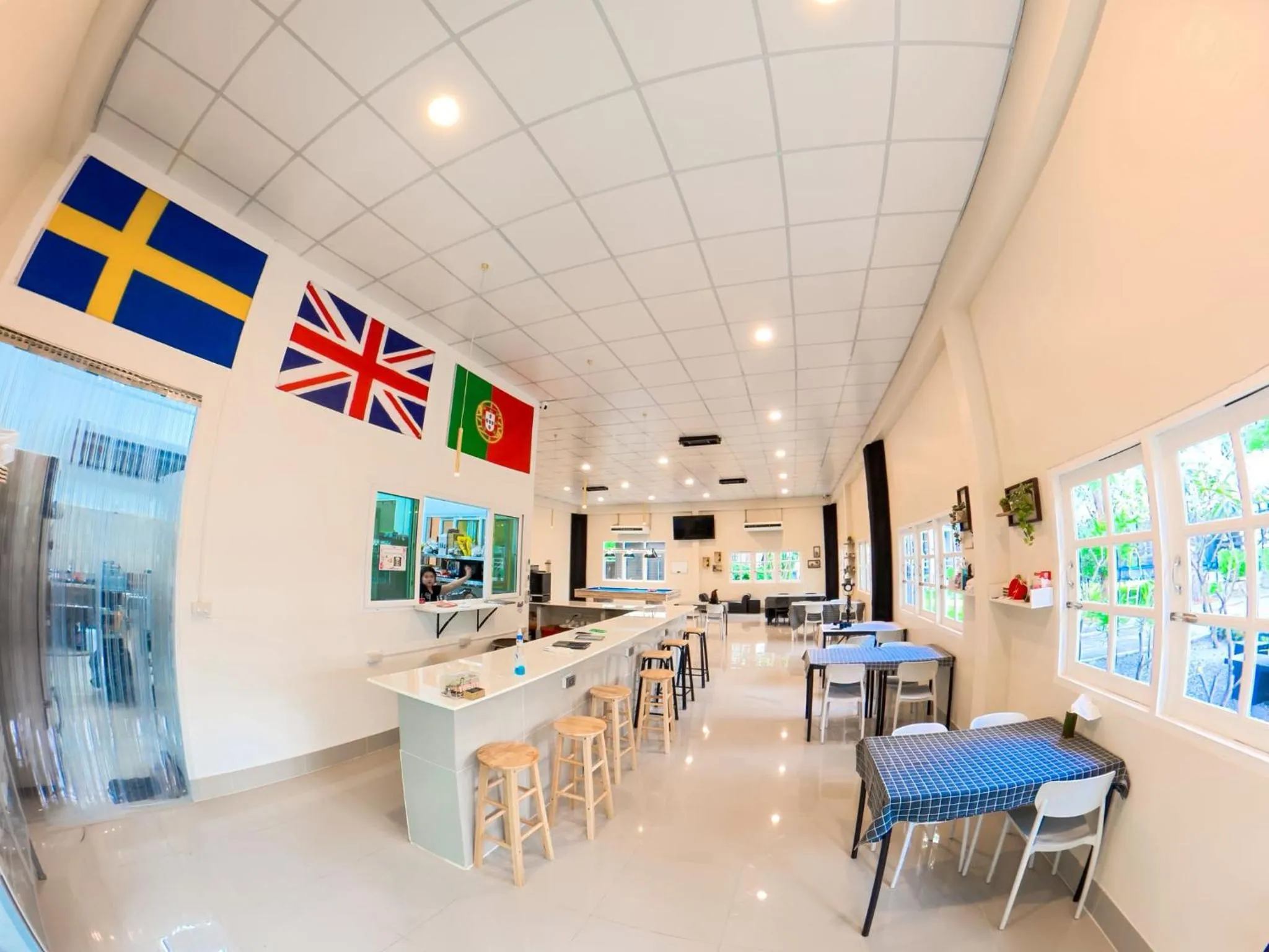 Restaurant/places to eat in Luna Hut Resort