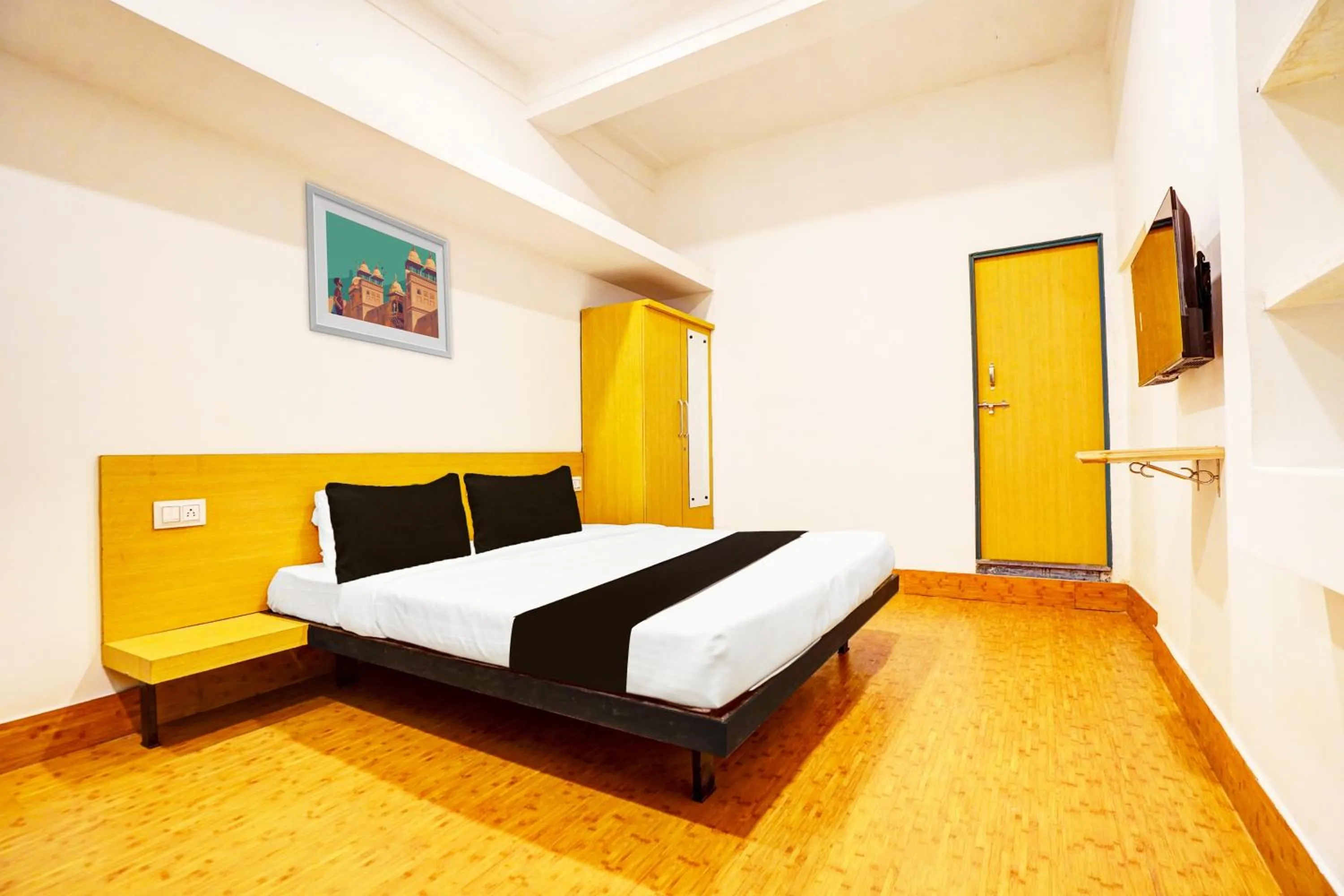 Bedroom, Bed in Hotel O THE VANTAGE INN