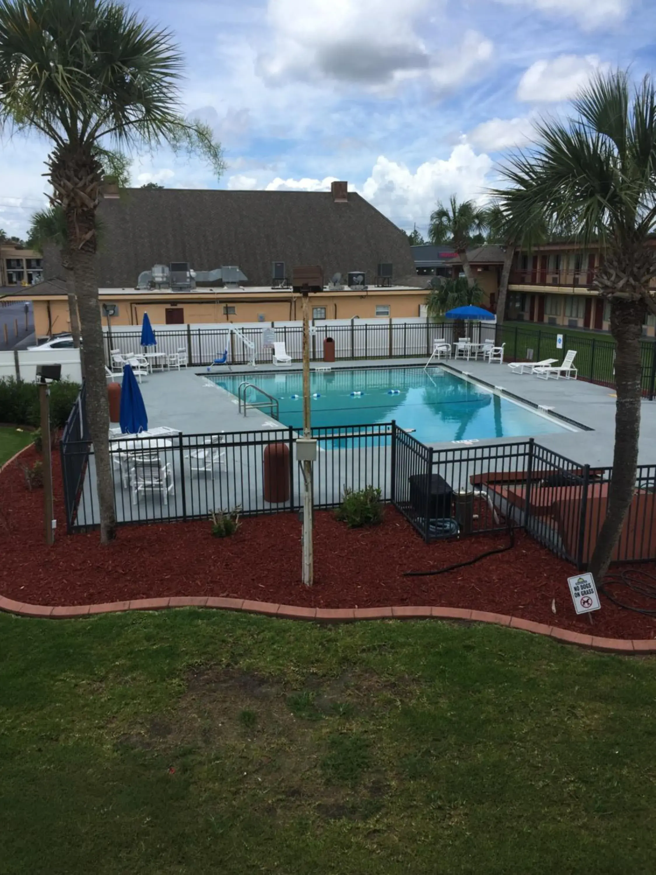 Swimming pool in Days Inn by Wyndham St Augustine I-95-Outlet Mall Swimming pool in Days Inn by Wyndham St Augustine I-95-Outlet Mall
