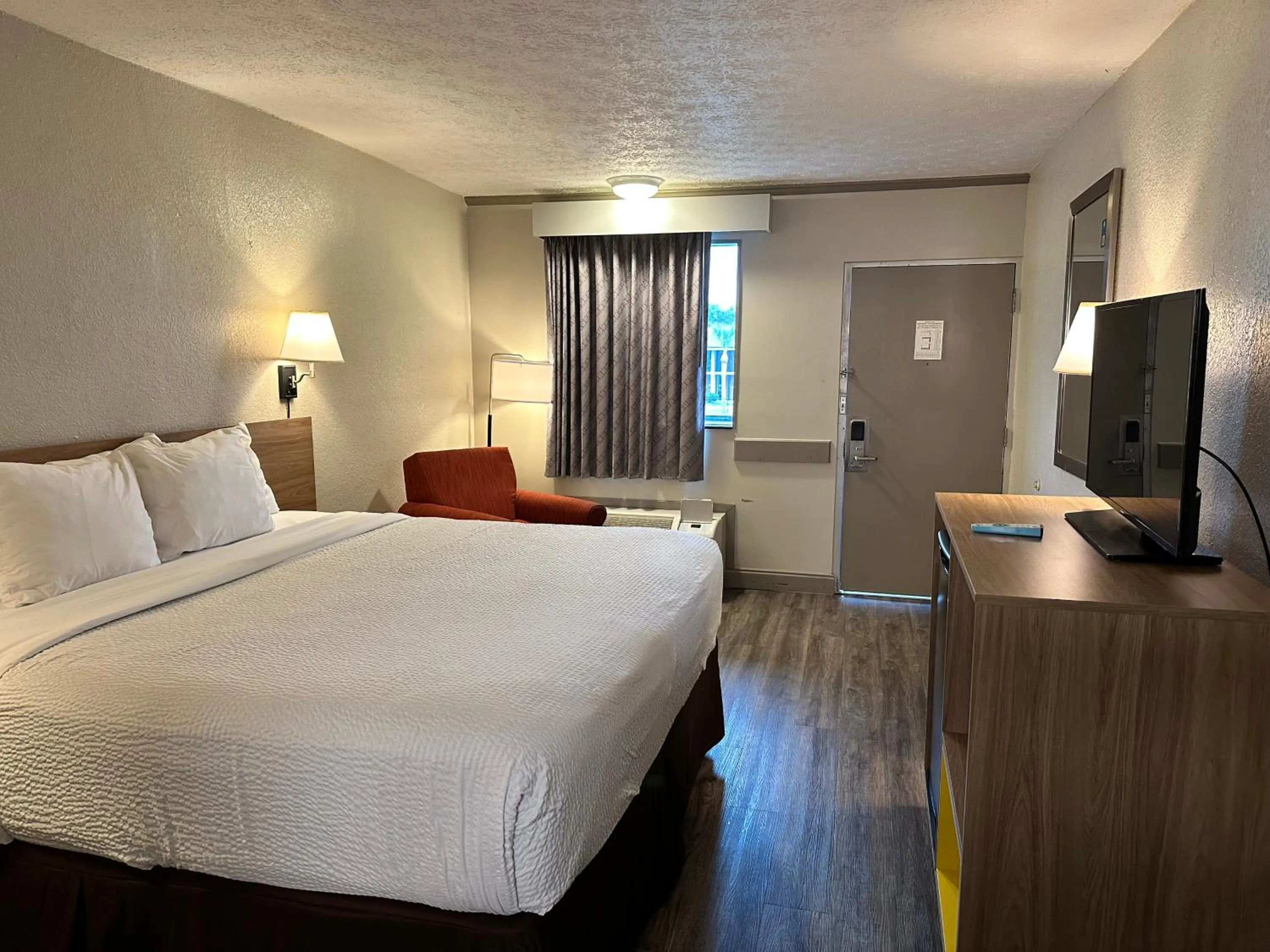 Bed in Days Inn by Wyndham St Augustine I-95-Outlet Mall