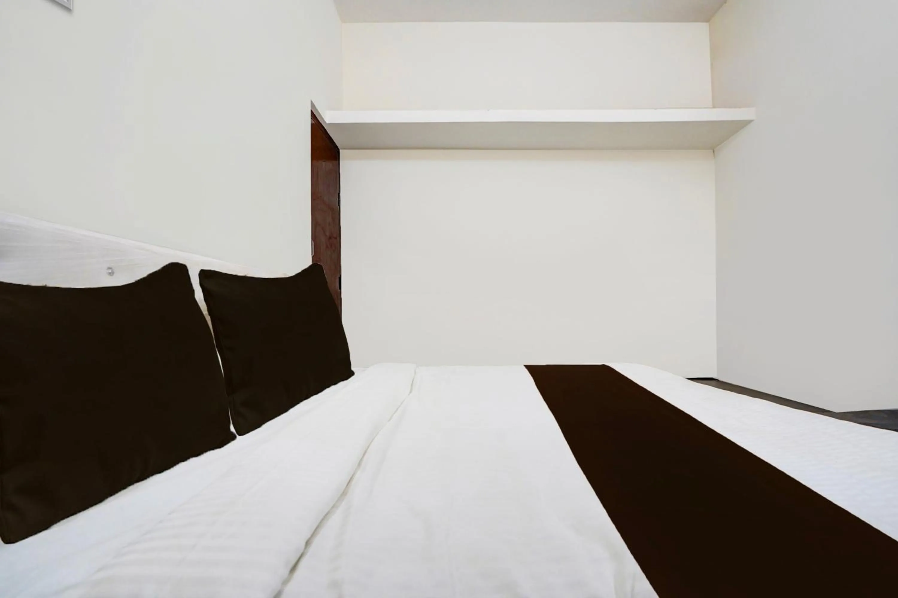 Bedroom, Bed in Hotel O Airport Imperial