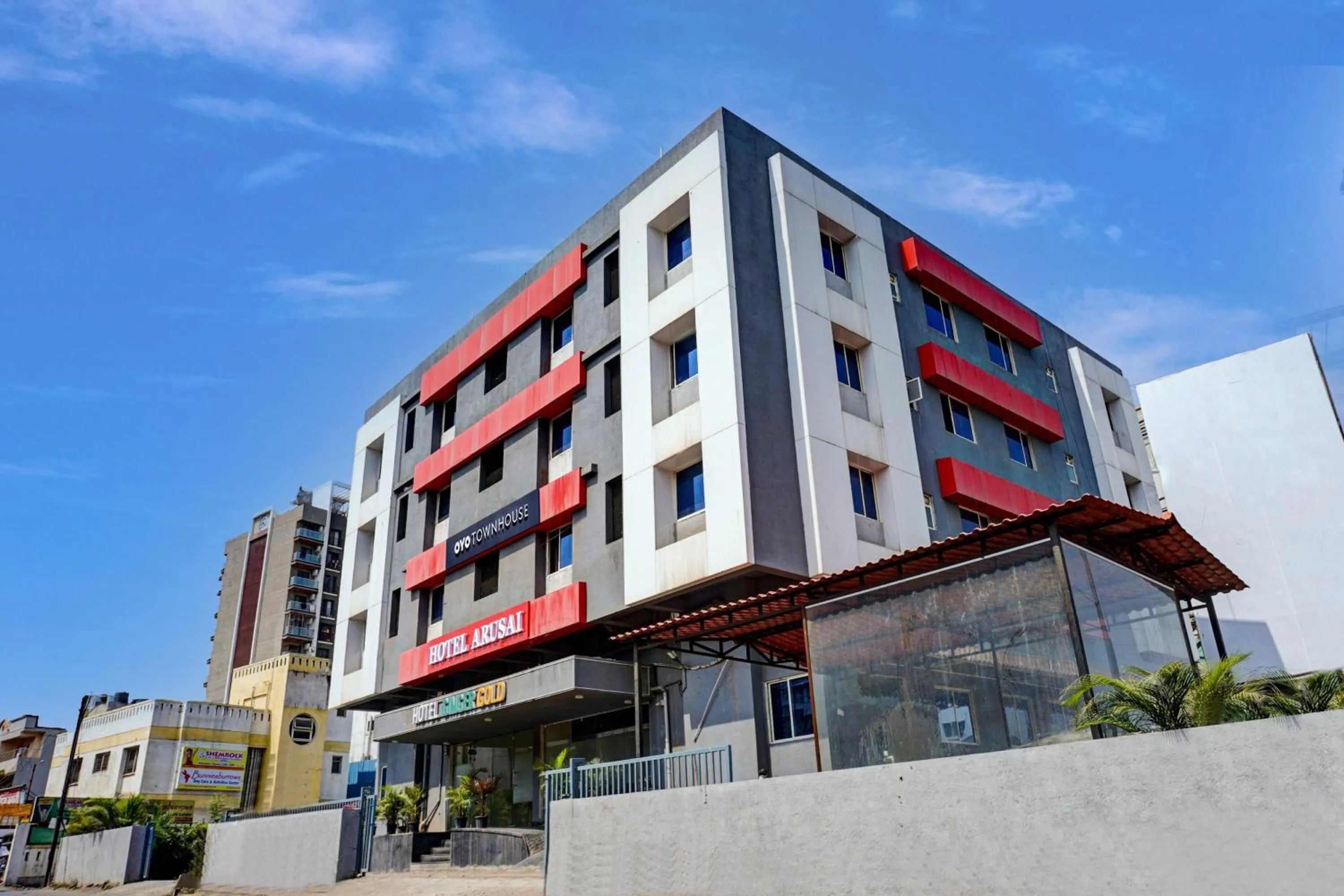 Facade/entrance in Hotel O Ginger Gold