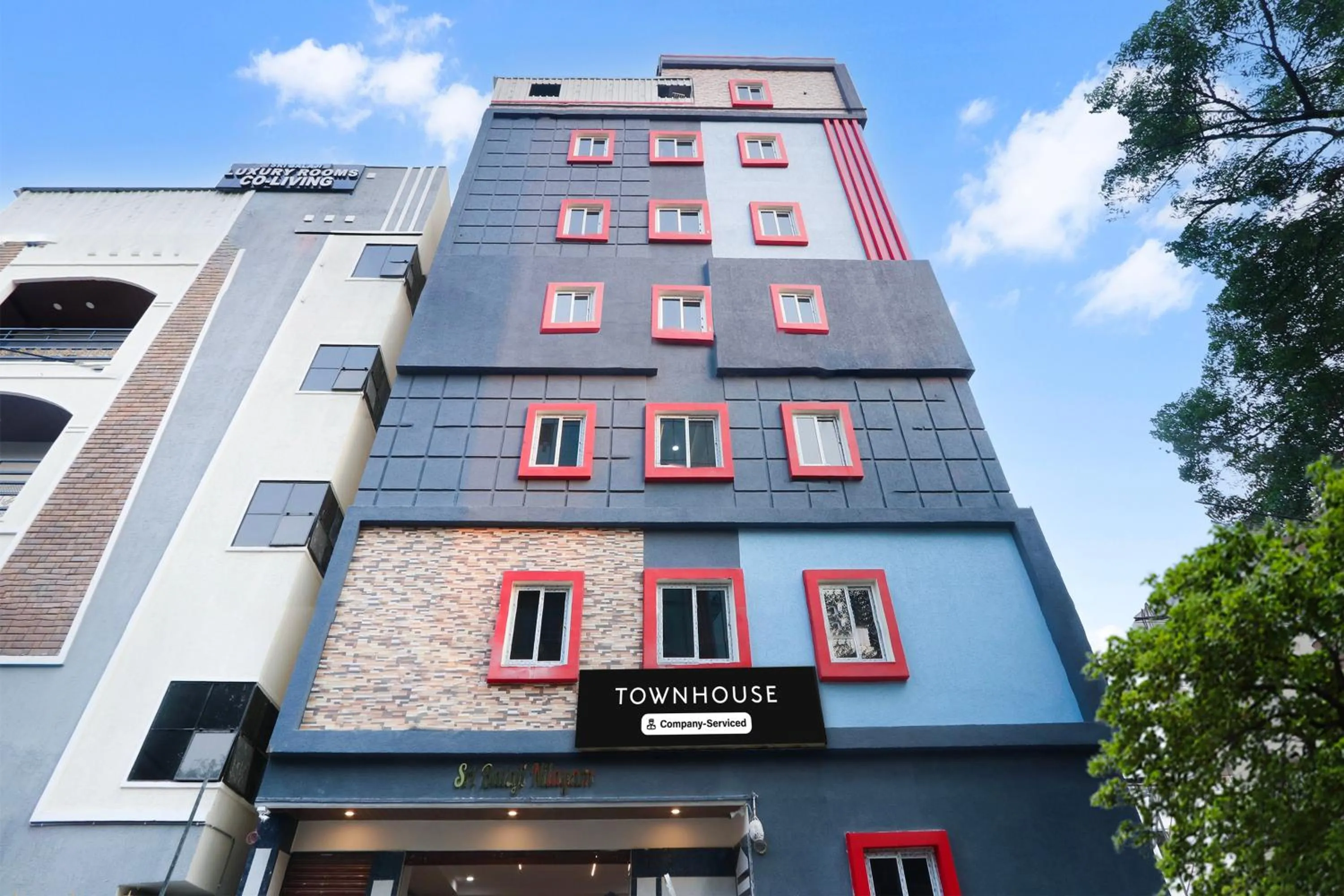 Facade/entrance in Super Townhouse Gachibowli Near Sky View