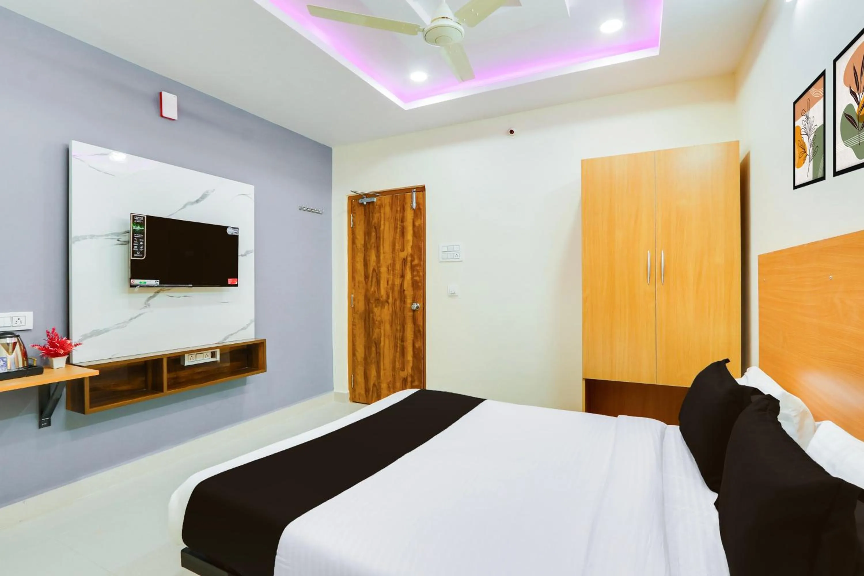 Bedroom, Bed in Super Townhouse Gachibowli Near Sky View